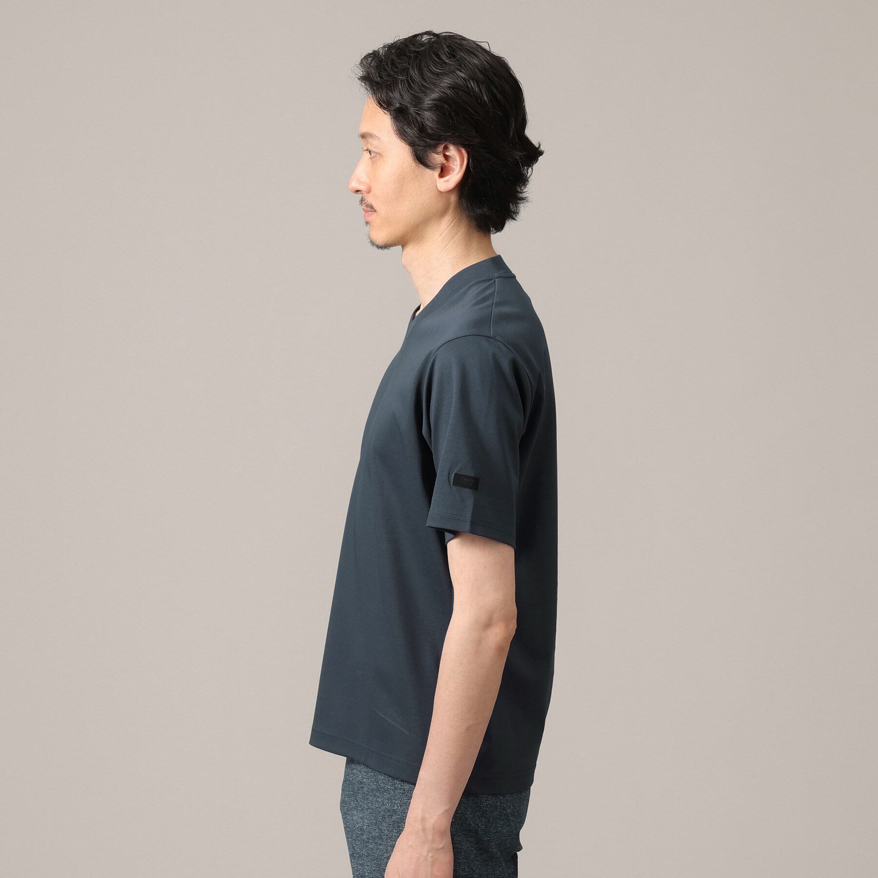 TAKEO KIKUCHI「【抗菌防臭】ジャケットインナー 半袖 Vカットソー」|Tシャツ・カットソー|