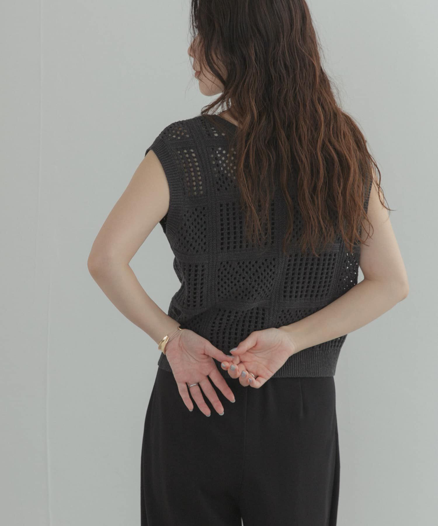 URBAN RESEARCH DOORS「『WEB限定』2WAYクロシェノースリーブニット」|ニット・セーター|