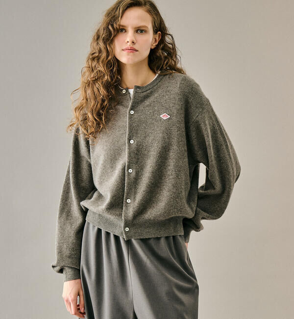  「DANTON | ラムウール クルーネックカーディガン WOMEN」|ニット・セーター|TAUPE