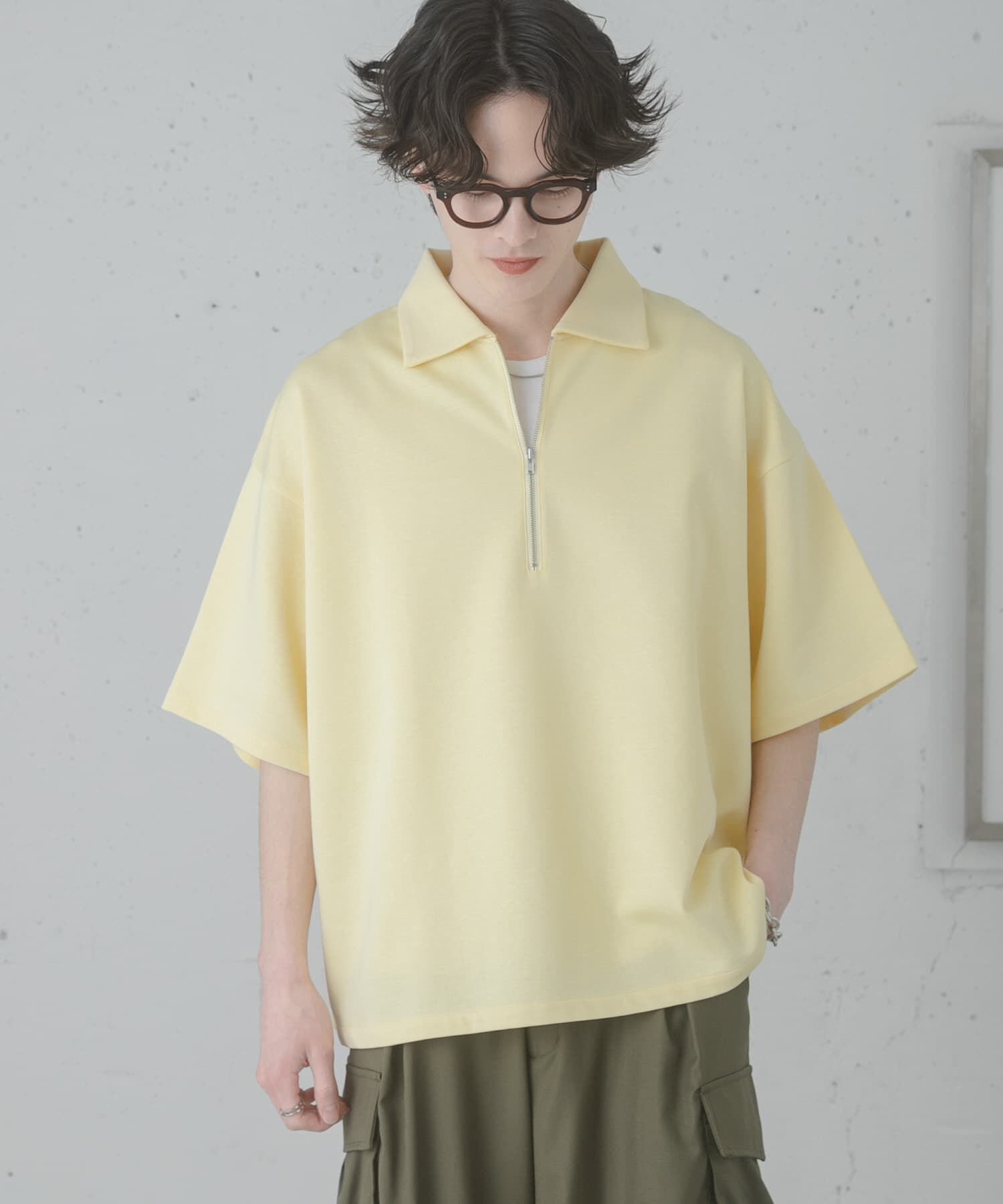 SENSE OF PLACE by URBAN RESEARCH「『ユニセックス』ダンボールポンチハーフジップショートスリーブTシャツ」|Tシャツ・カットソー|イエロー