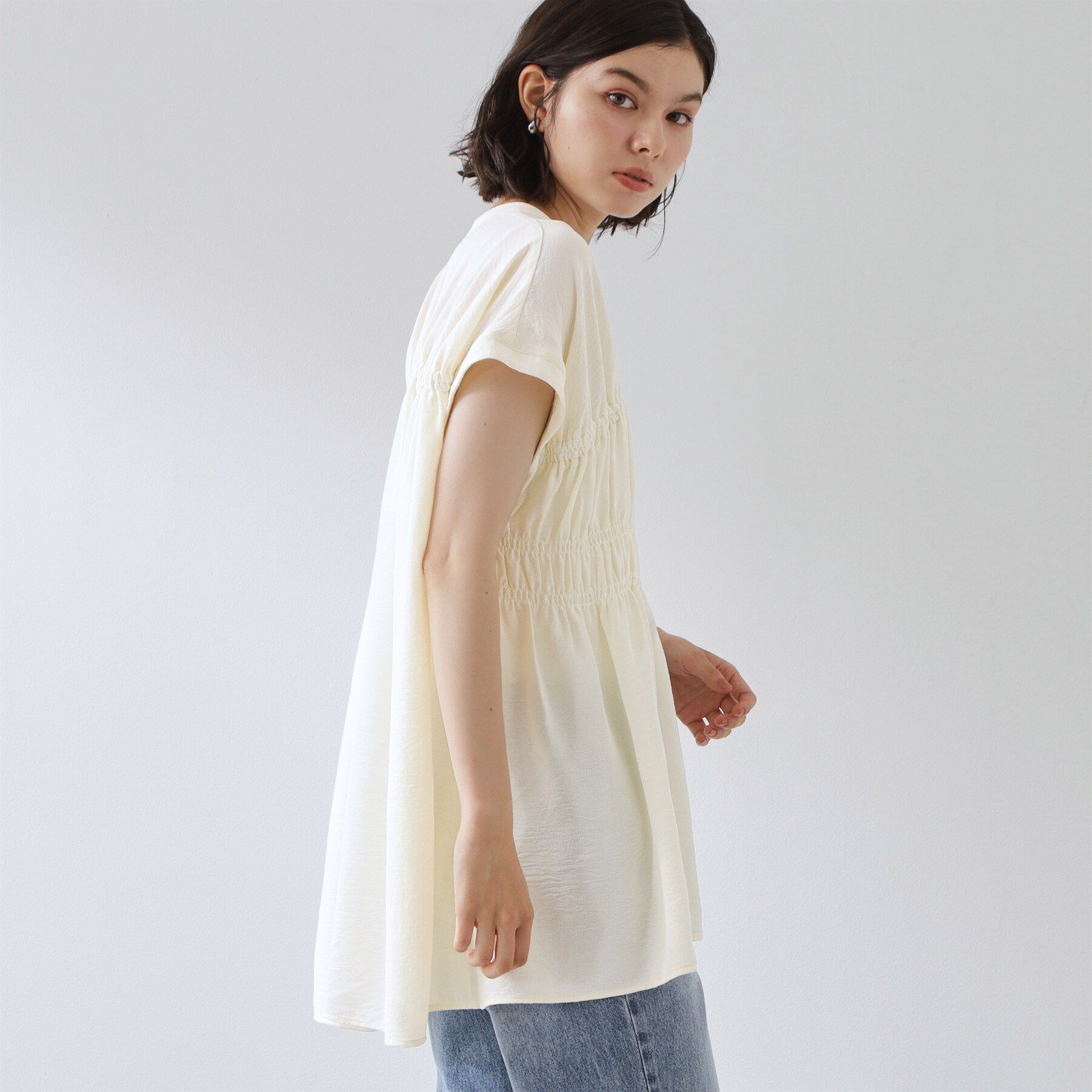 THE SHOP TK「【夏に嬉しい機能つき】ひんやりさらさら シャーリングブラウス」|シャツ・ブラウス|