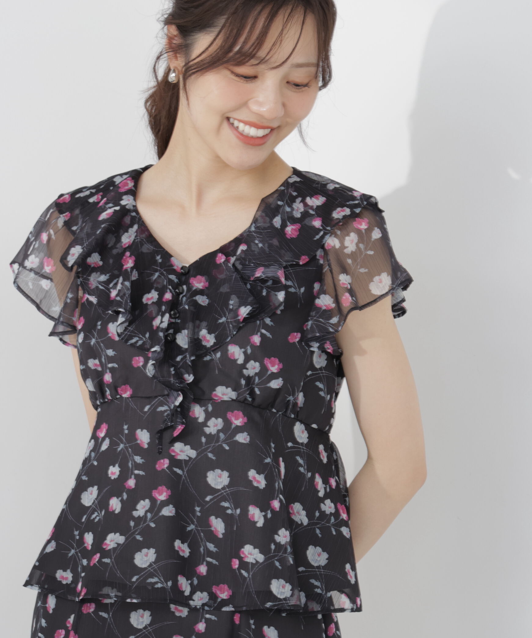 PROPORTION BODY DRESSING「フラワープリントペプラムブラウス」|シャツ・ブラウス|ブラック&times;ピン