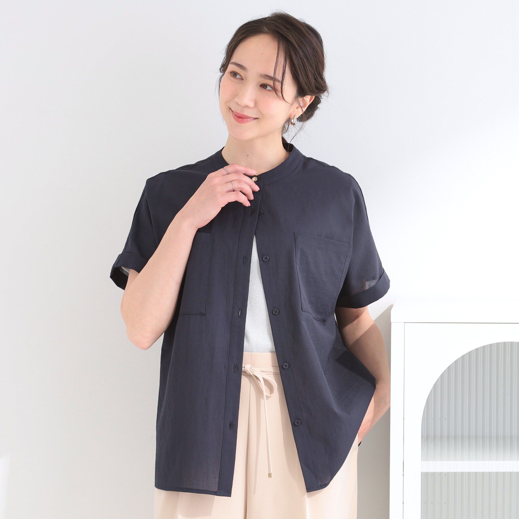 SHOO･LA･RUE「【さらり快適/UV/S-LL】風が通り抜ける ひんやり半袖バンドカラーシアーシャツ」|シャツ・ブラウス|