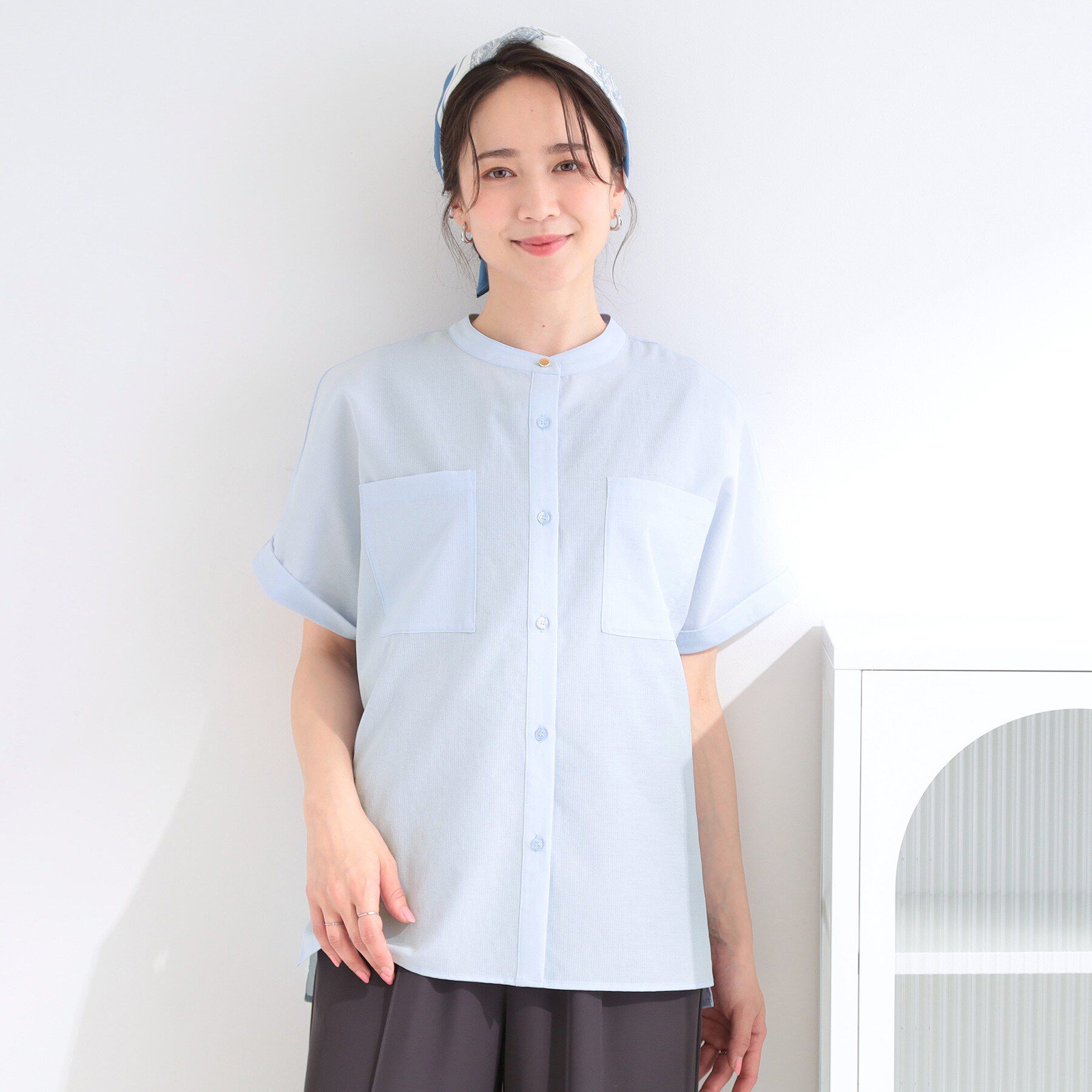 SHOO･LA･RUE「【さらり快適/UV/S-LL】風が通り抜ける ひんやり半袖バンドカラーシアーシャツ」|シャツ・ブラウス|