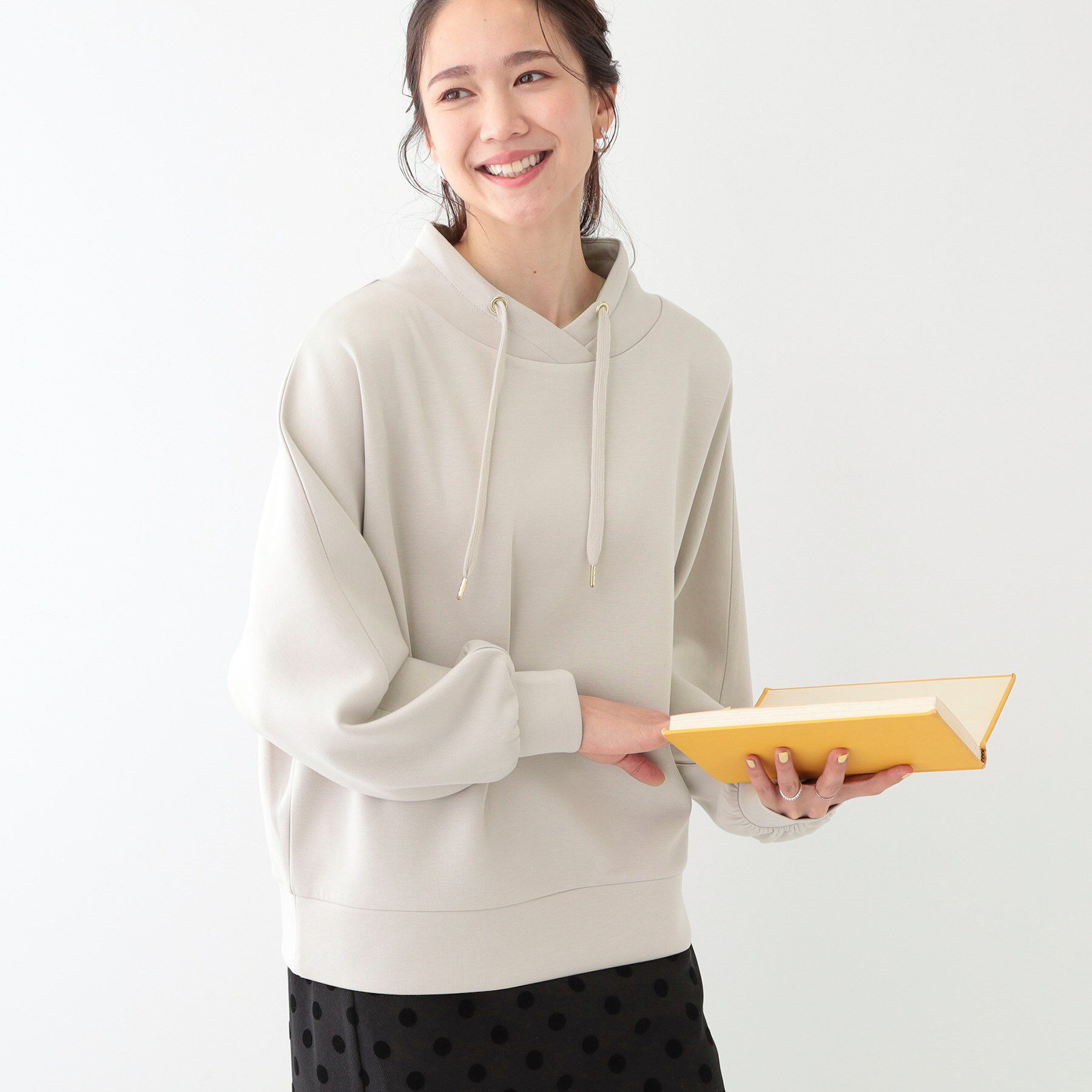 SHOO･LA･RUE「【S-LL】なめらかタッチ もちさら抜け襟トップス」|Tシャツ・カットソー|ライトグレー(011