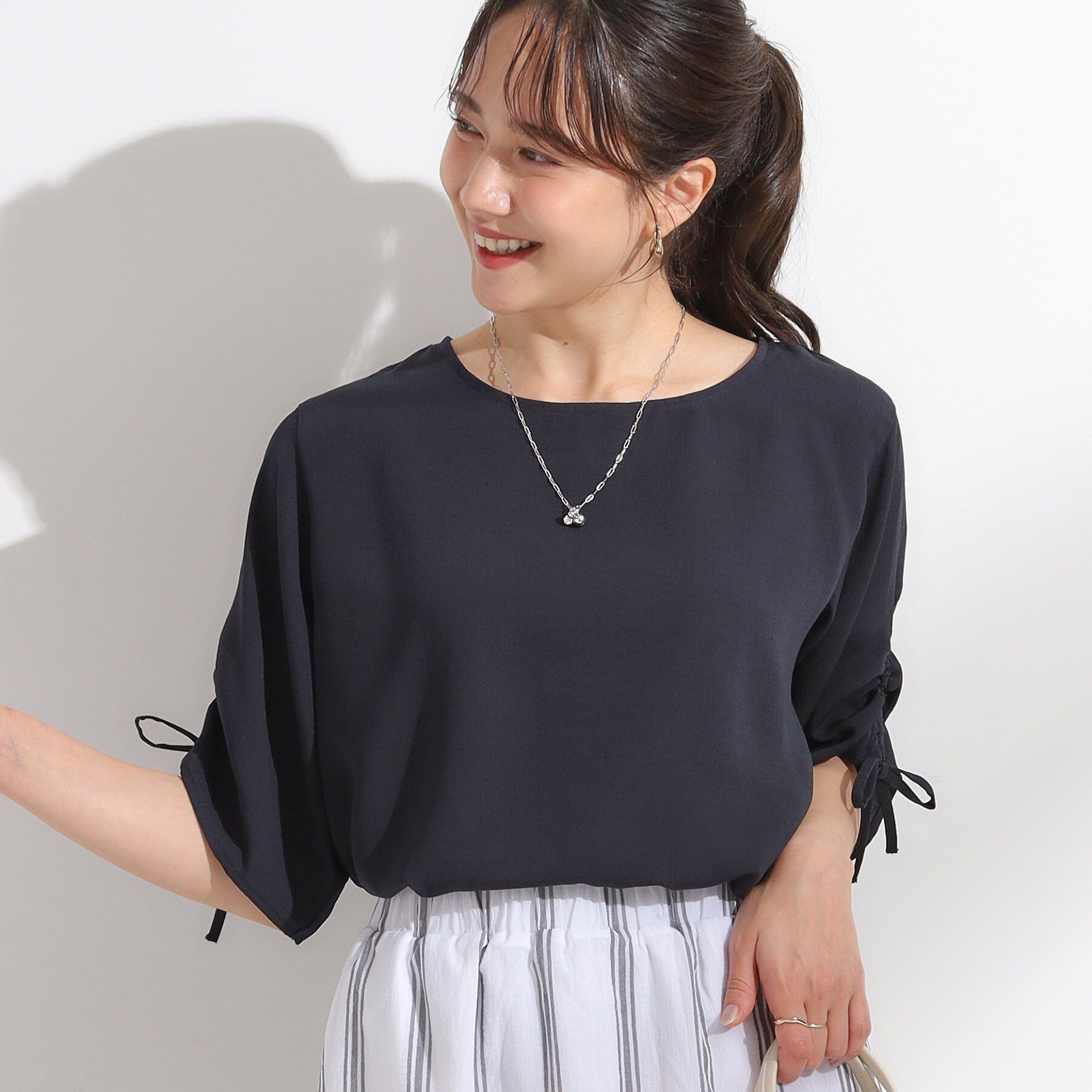 SHOO･LA･RUE「【セットアップ可/洗える/S-LL】お袖シャーリング 麻調5分袖ブラウス」|シャツ・ブラウス|ネイビー(094)