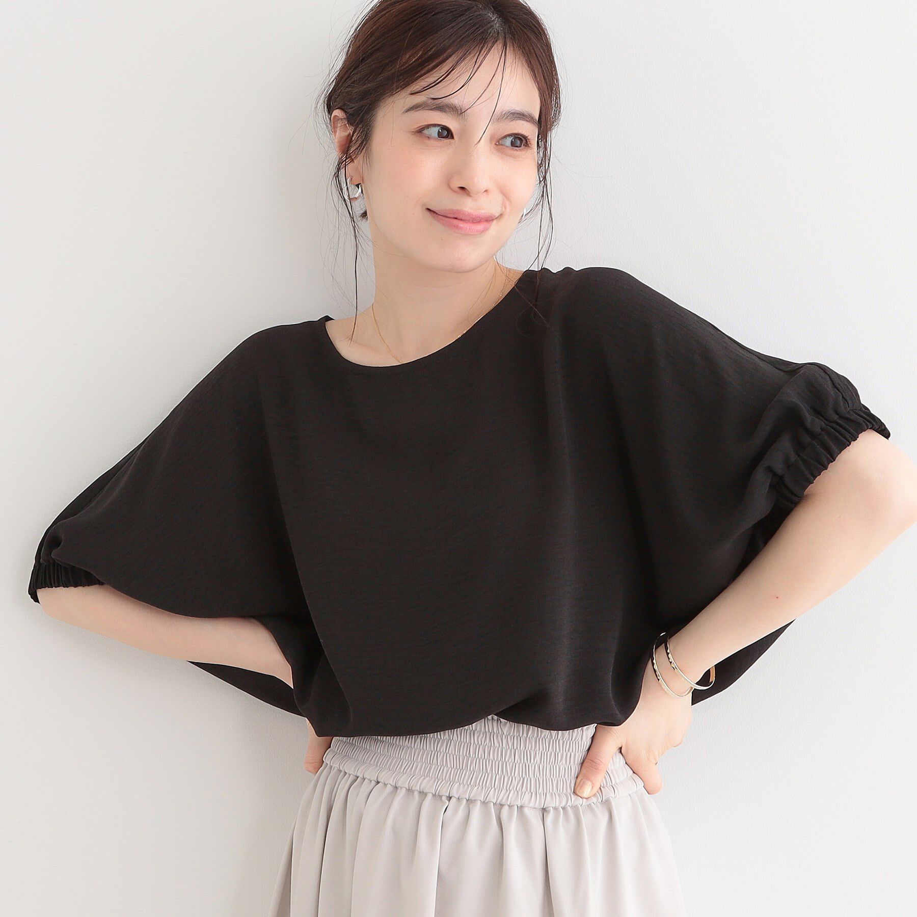 SHOO･LA･RUE「【高レビュー/UV/ひんやり/洗濯後しわになりにくい/5分袖】さらさら ドルマントップス」|シャツ・ブラウス|ブラック(019)
