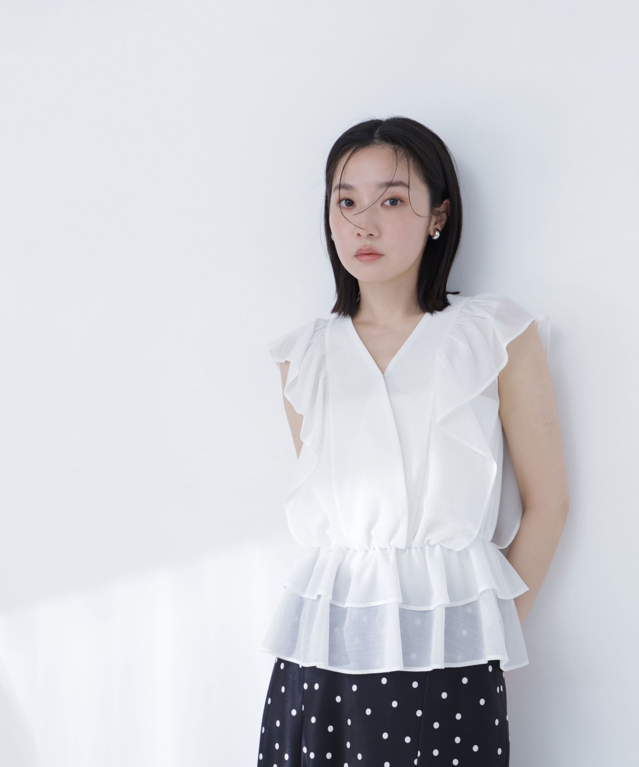  「〈山本里菜さんコラボ〉ラッフル楊柳ペプラムブラウス」|シャツ・ブラウス|