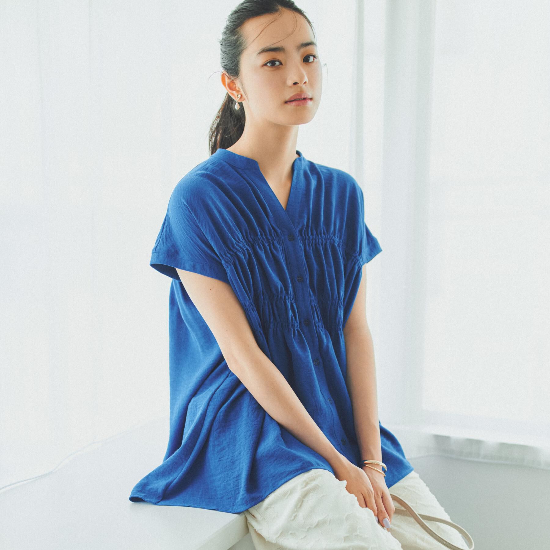 THE SHOP TK「【夏に嬉しい機能つき】ひんやりさらさら シャーリングブラウス」|シャツ・ブラウス|