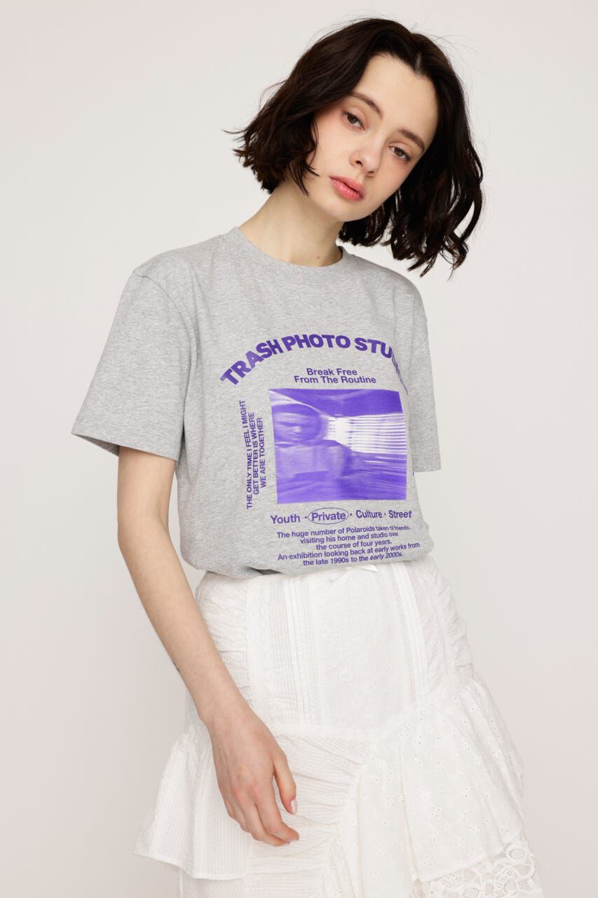 SLY「PHOTO LOGO 2SIZE Tシャツ」|Tシャツ・カットソー|T.GRY