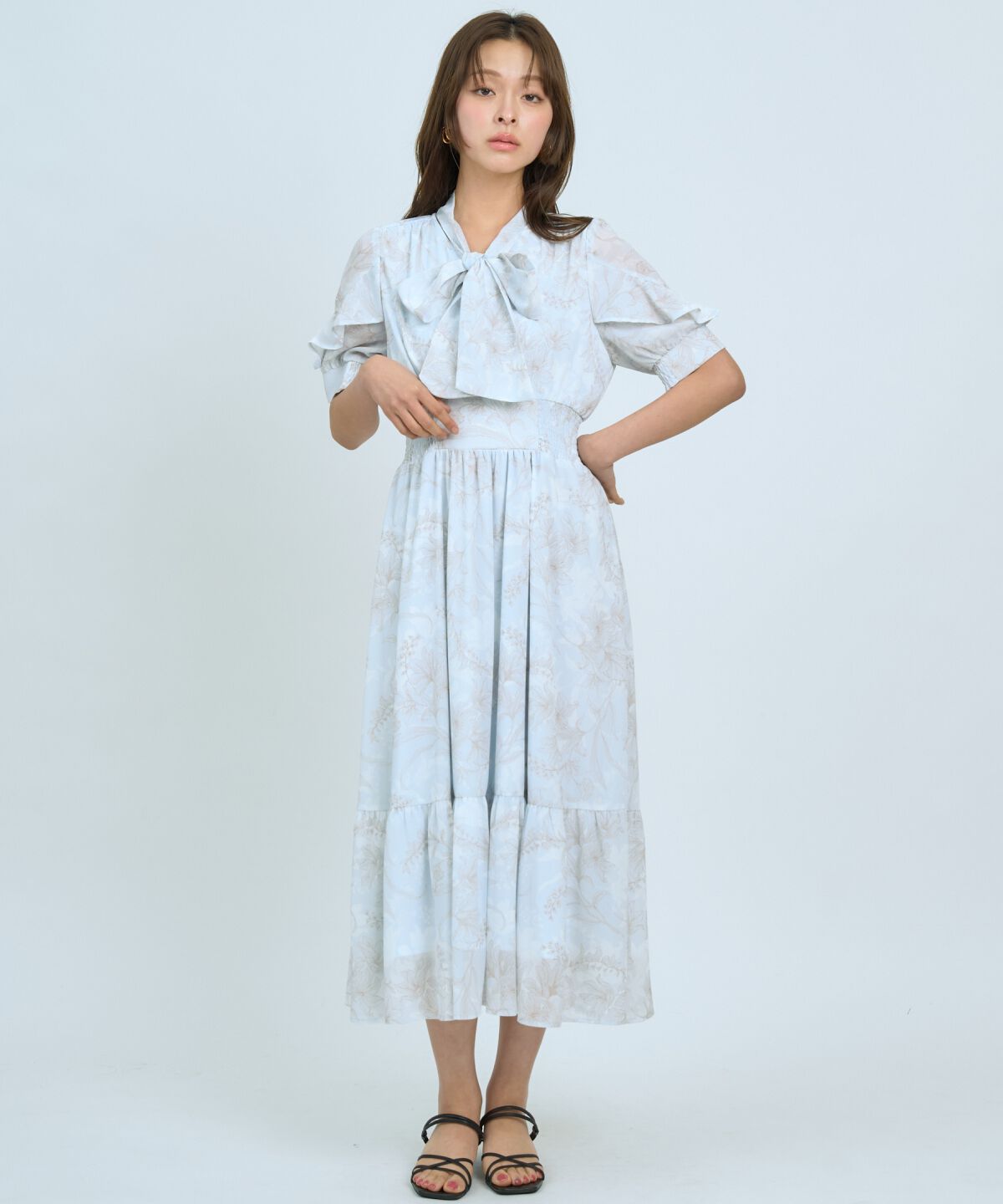 アンドクチュール「ラインフラワーハーフスリーブワンピース」|ワンピース|白系花柄