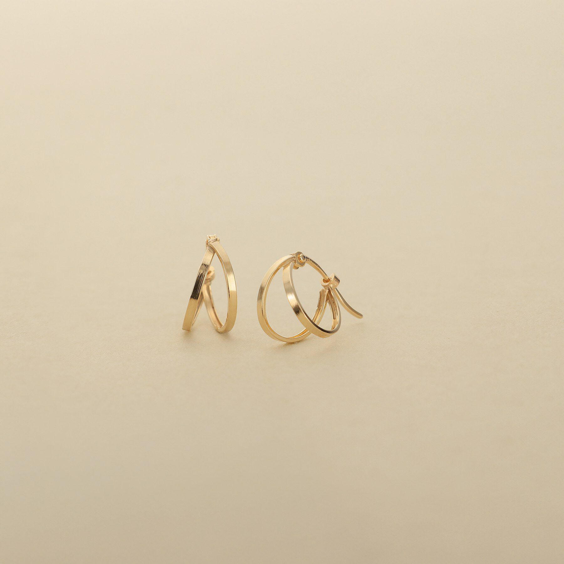 COCOSHNIK ONKITSCH「K10フラットダブルフープピアス」|ピアス|