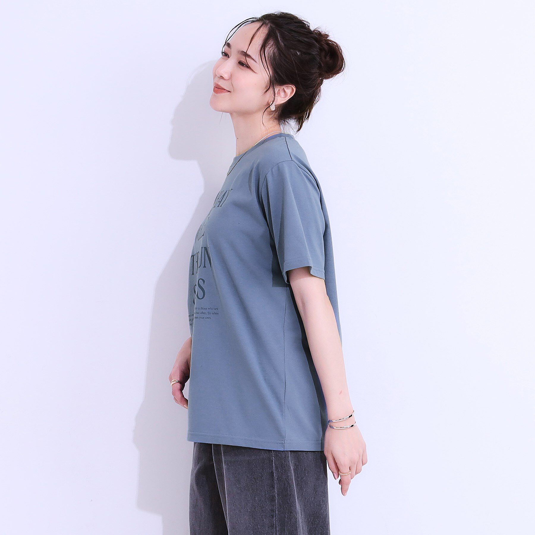 SHOO･LA･RUE「【S-LL/ひんやり/UV】汗をかいても気になりにくい グラフィックTシャツ」|Tシャツ・カットソー|