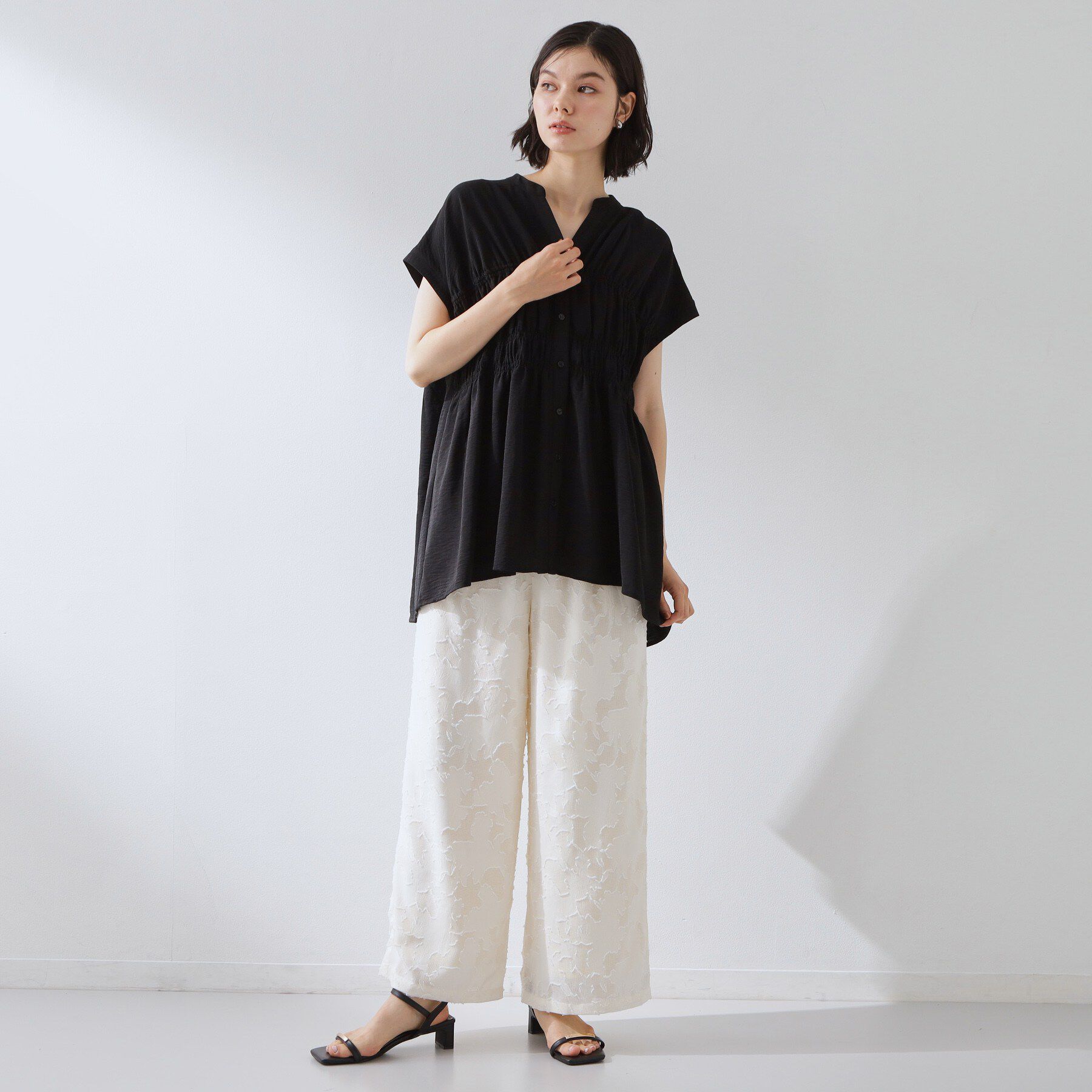 THE SHOP TK「【夏に嬉しい機能つき】ひんやりさらさら シャーリングブラウス」|シャツ・ブラウス|