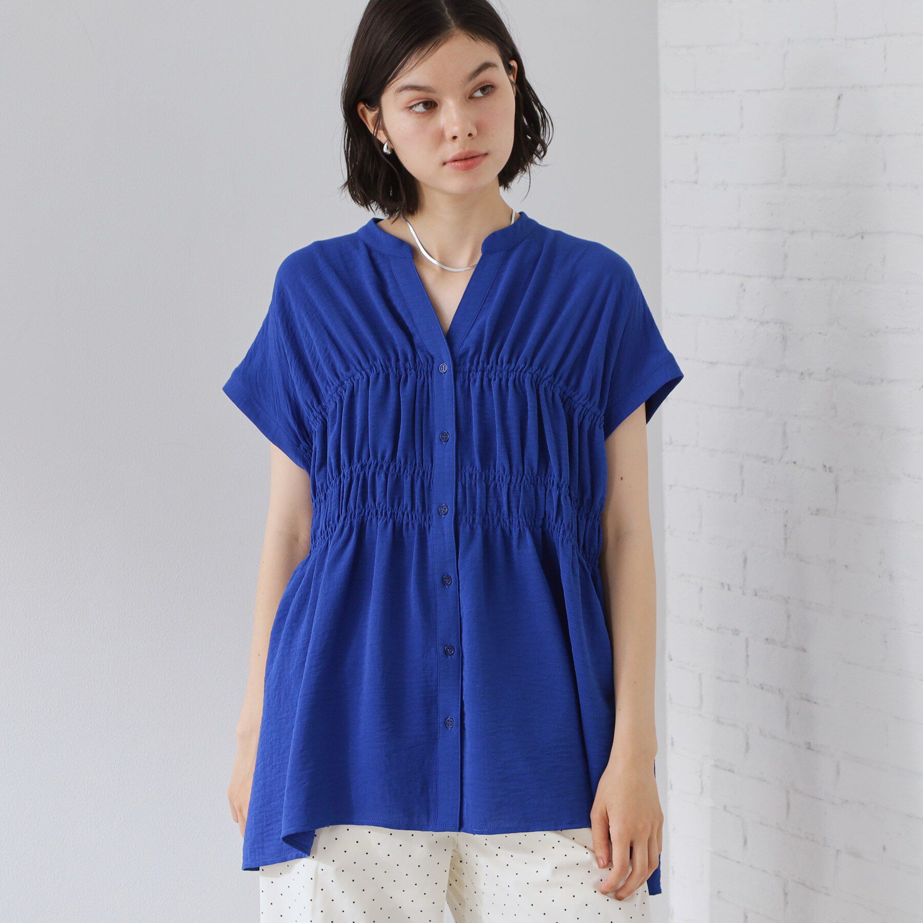 THE SHOP TK「【夏に嬉しい機能つき】ひんやりさらさら シャーリングブラウス」|シャツ・ブラウス|