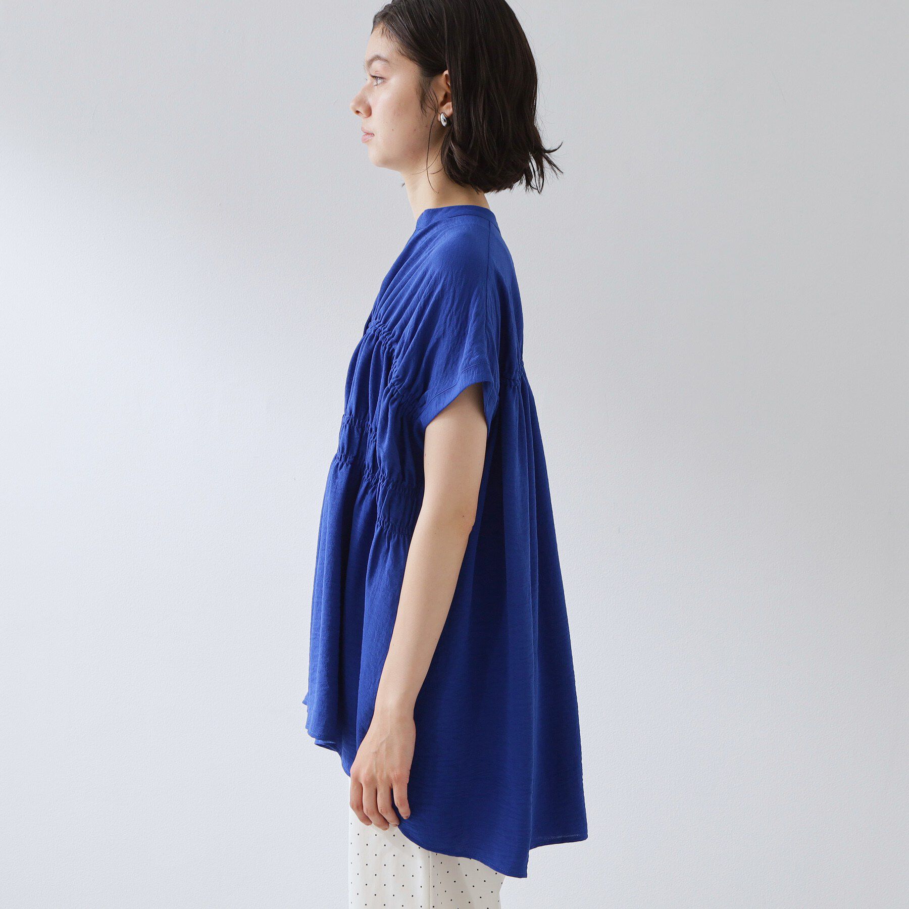 THE SHOP TK「【夏に嬉しい機能つき】ひんやりさらさら シャーリングブラウス」|シャツ・ブラウス|