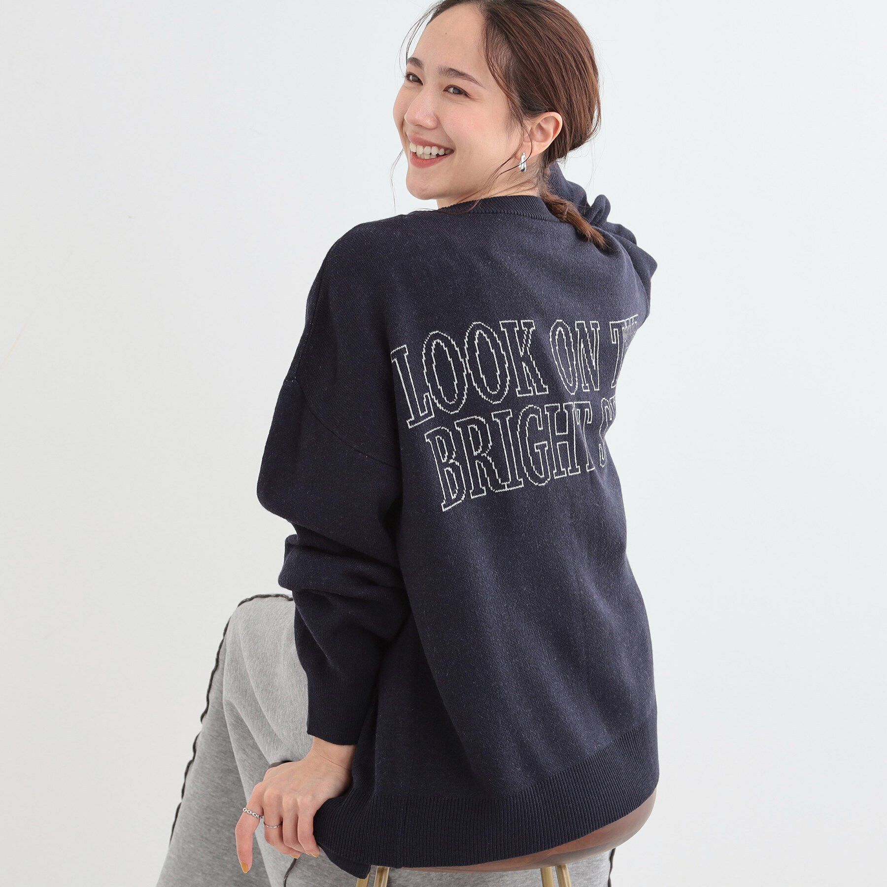 SHOO･LA･RUE「【S-LL/体型カバー】刺繍アソート Vネック ゆるニットカーディガン」|カーディガン|ネイビー(294)