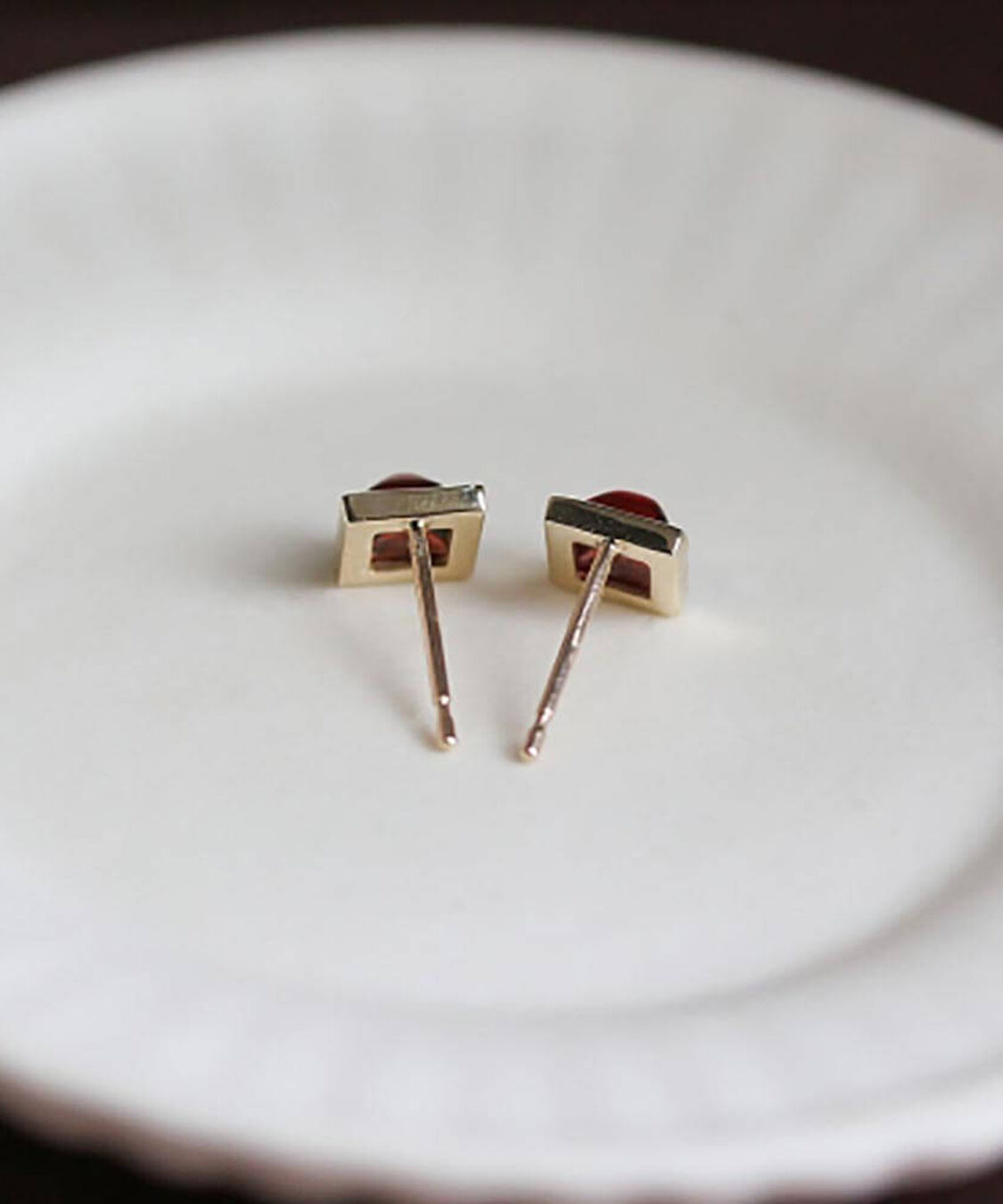  「ガーネット スクエア ピアス | K10YG」|ピアス|