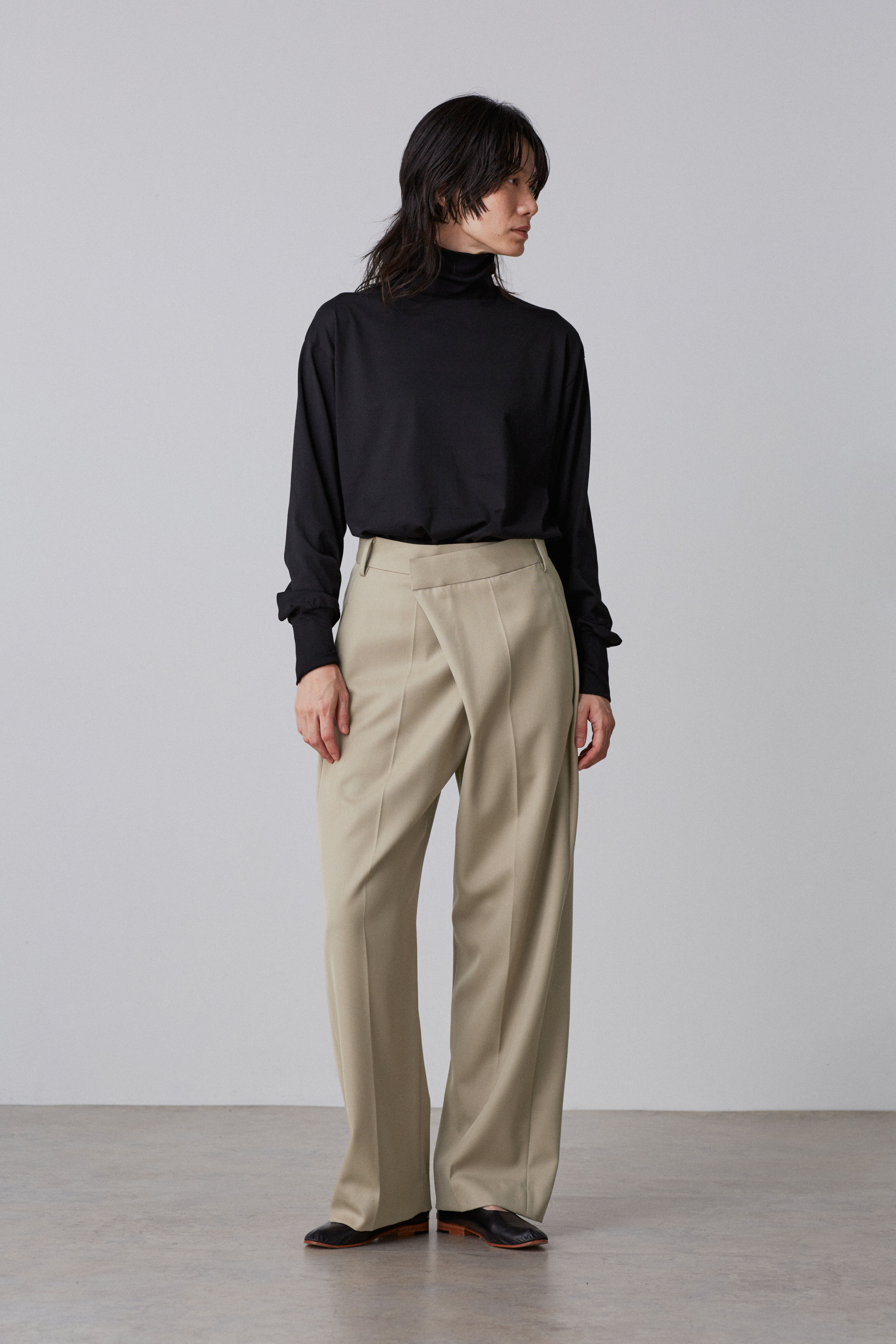 YLEVE 「YLEVE / WOOL SURGE TROUSERS」|その他|カーキ