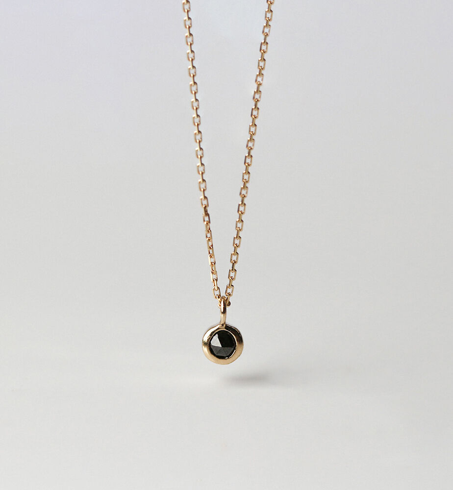  「一石 ブラックダイヤモンド 0.05ct ネックレス | K10YG」|ネックレス|K10 イエローゴールド
