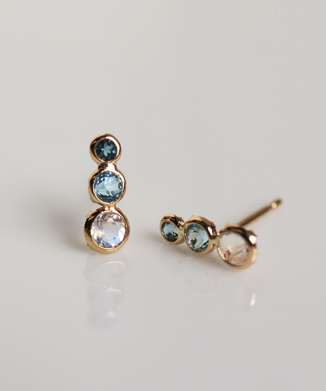  「マルチカラーストーン ピアス | K10YG 〈ブルー〉」|ピアス|K10 イエローゴールド