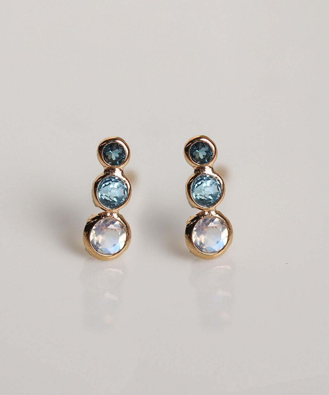  「マルチカラーストーン ピアス | K10YG 〈ブルー〉」|ピアス|