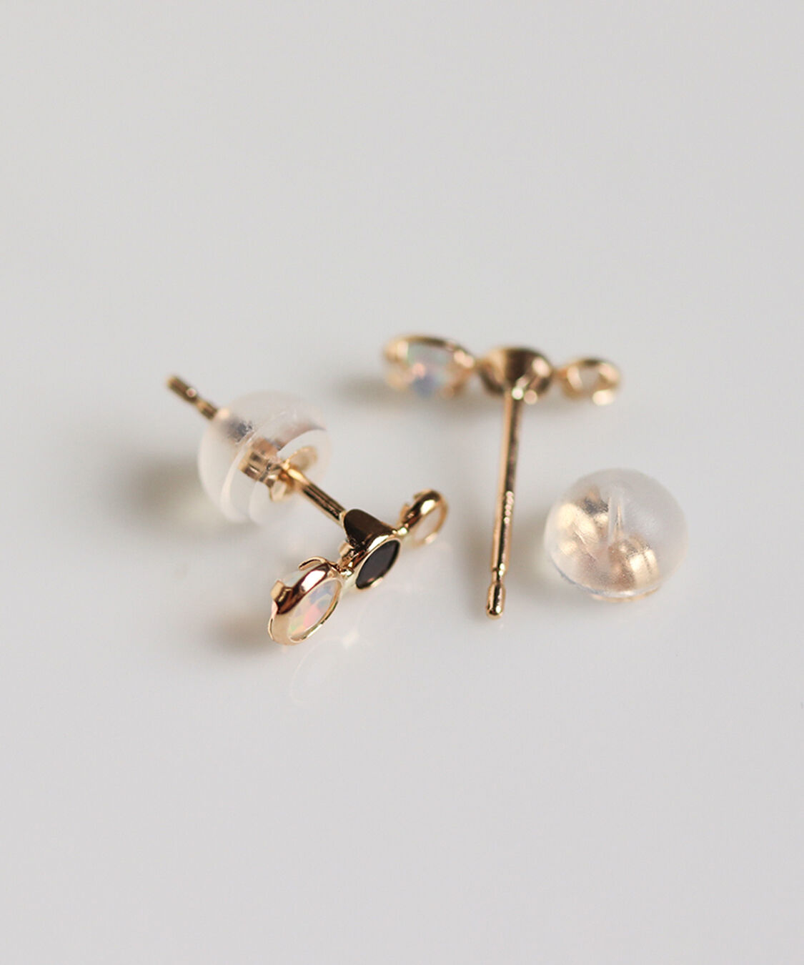  「マルチカラーストーン ピアス | K10YG 〈ブラック〉」|ピアス|