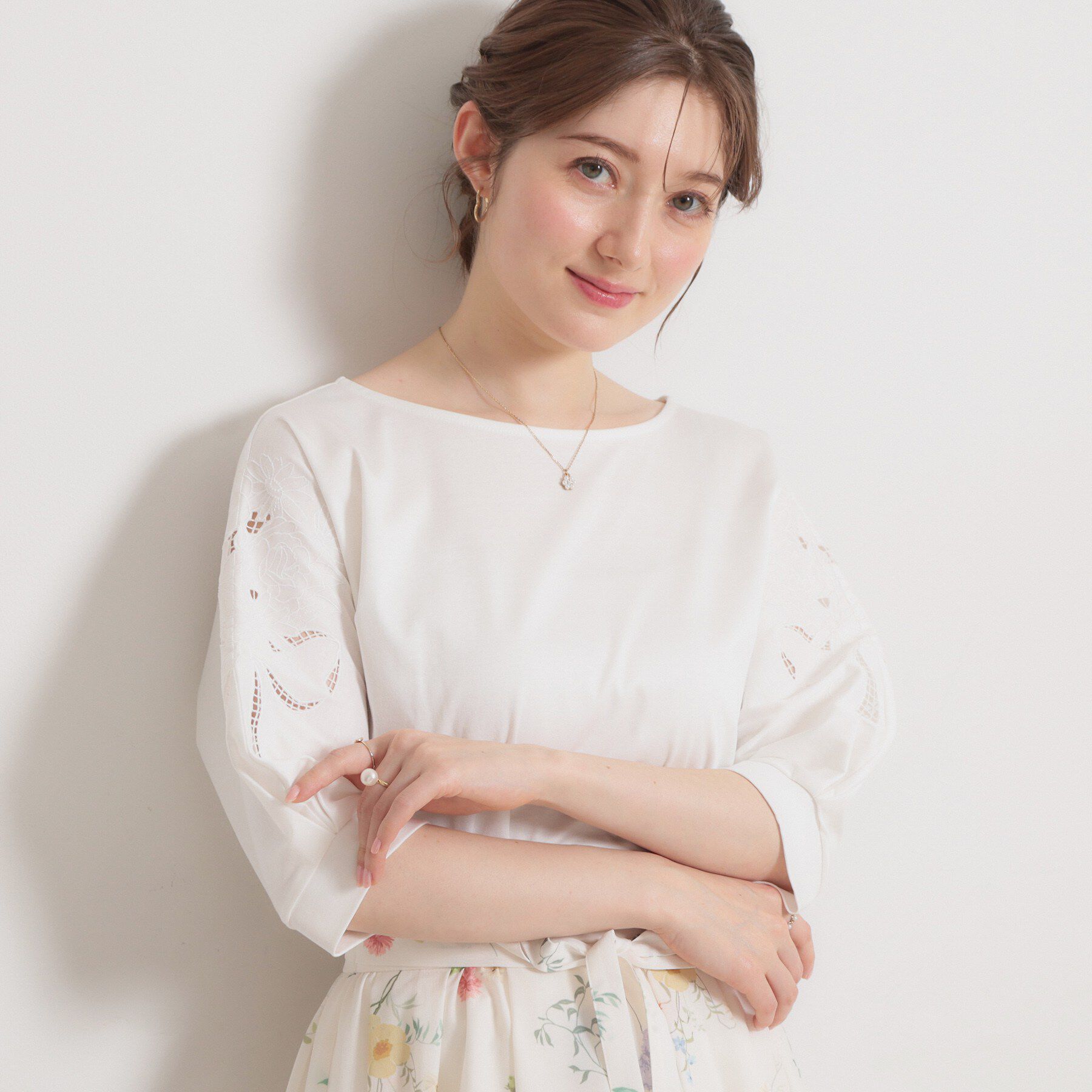 Couture broach「【接触冷感・UVカット】エンブロドルマントップス」|Tシャツ・カットソー|オフホワイト(003