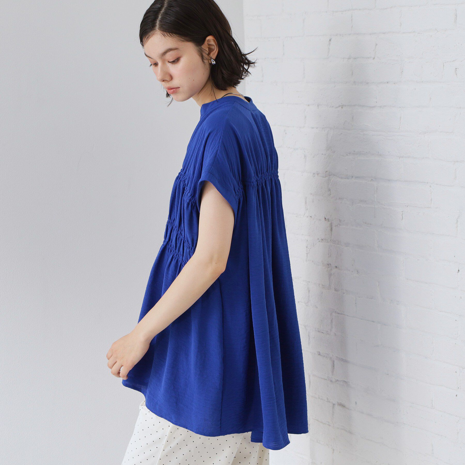 THE SHOP TK「【夏に嬉しい機能つき】ひんやりさらさら シャーリングブラウス」|シャツ・ブラウス|