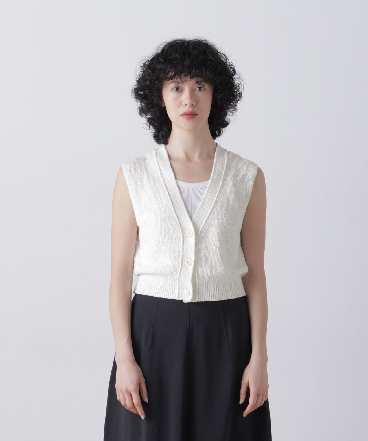 YLEVE 「YLEVE / COTTON BOUCLE KNIT VEST」|ニット・セーター|WHITE