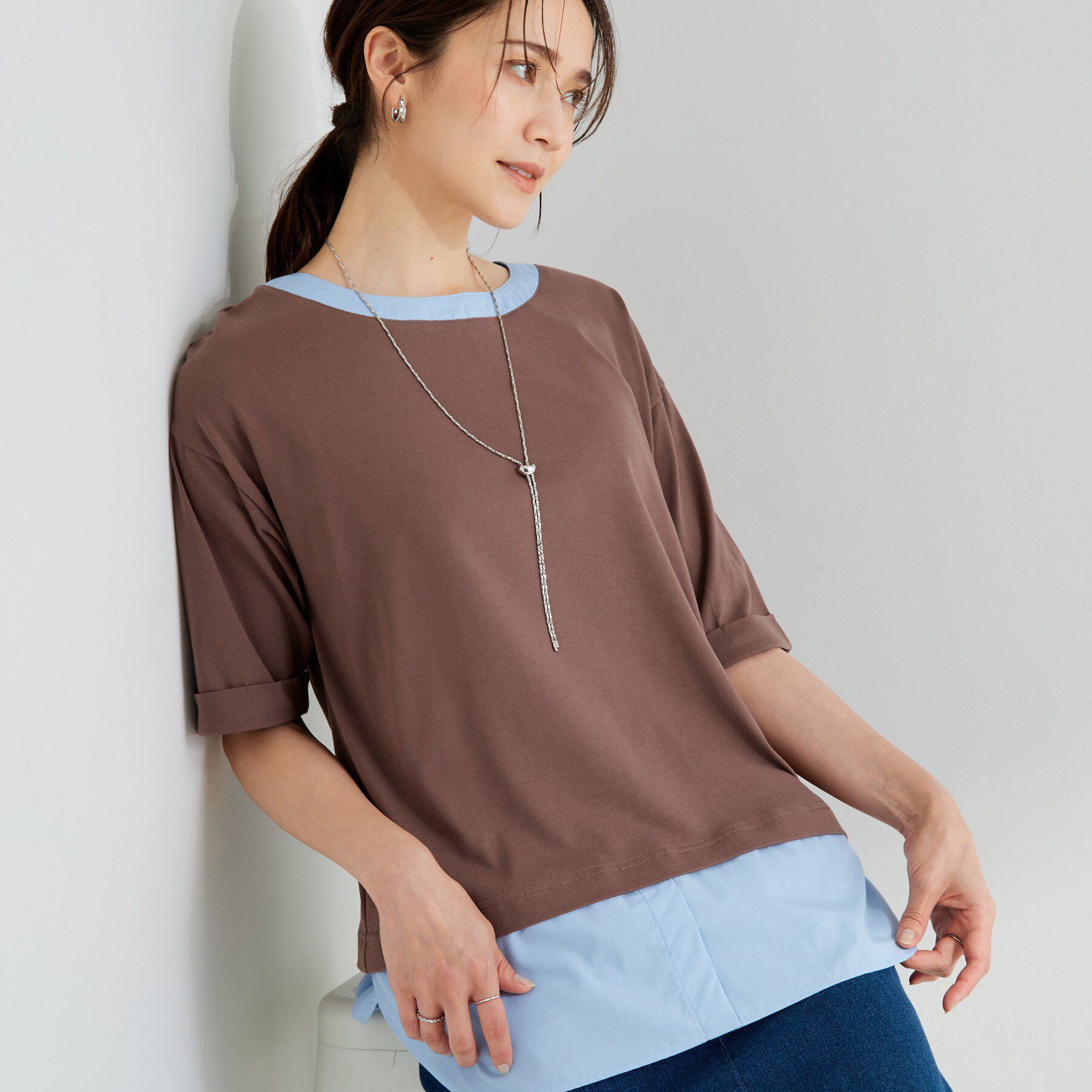 SHOO･LA･RUE「【インせず着られる/二の腕隠れる】重ね着風 シャツドッキングトップス」|Tシャツ・カットソー|ブラウン(043)