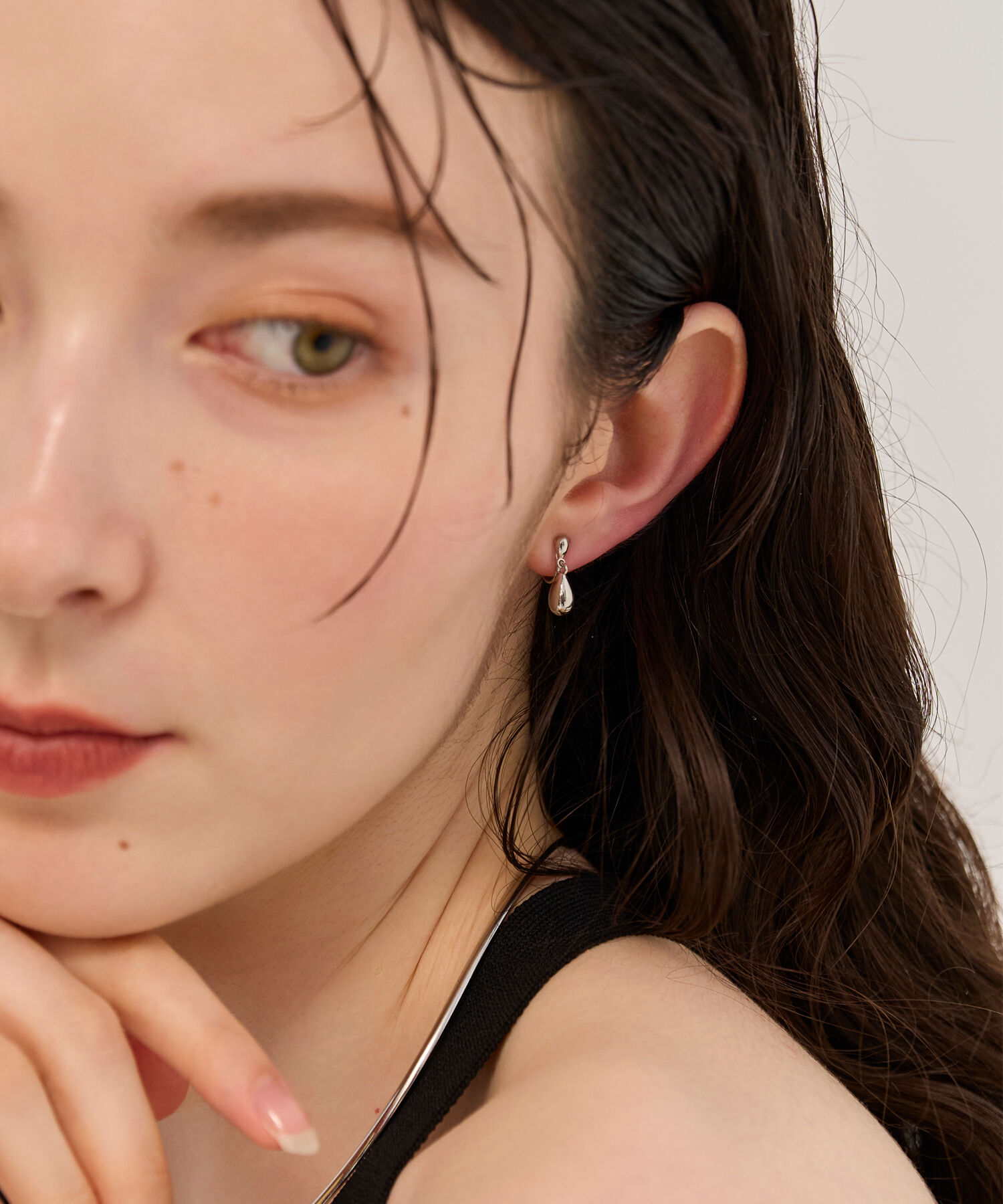 Phoebe「【金属アレルギー対応】【痛くないシリーズ】スイングドロップライトフィットイヤリング　シルバー」|イヤリング|