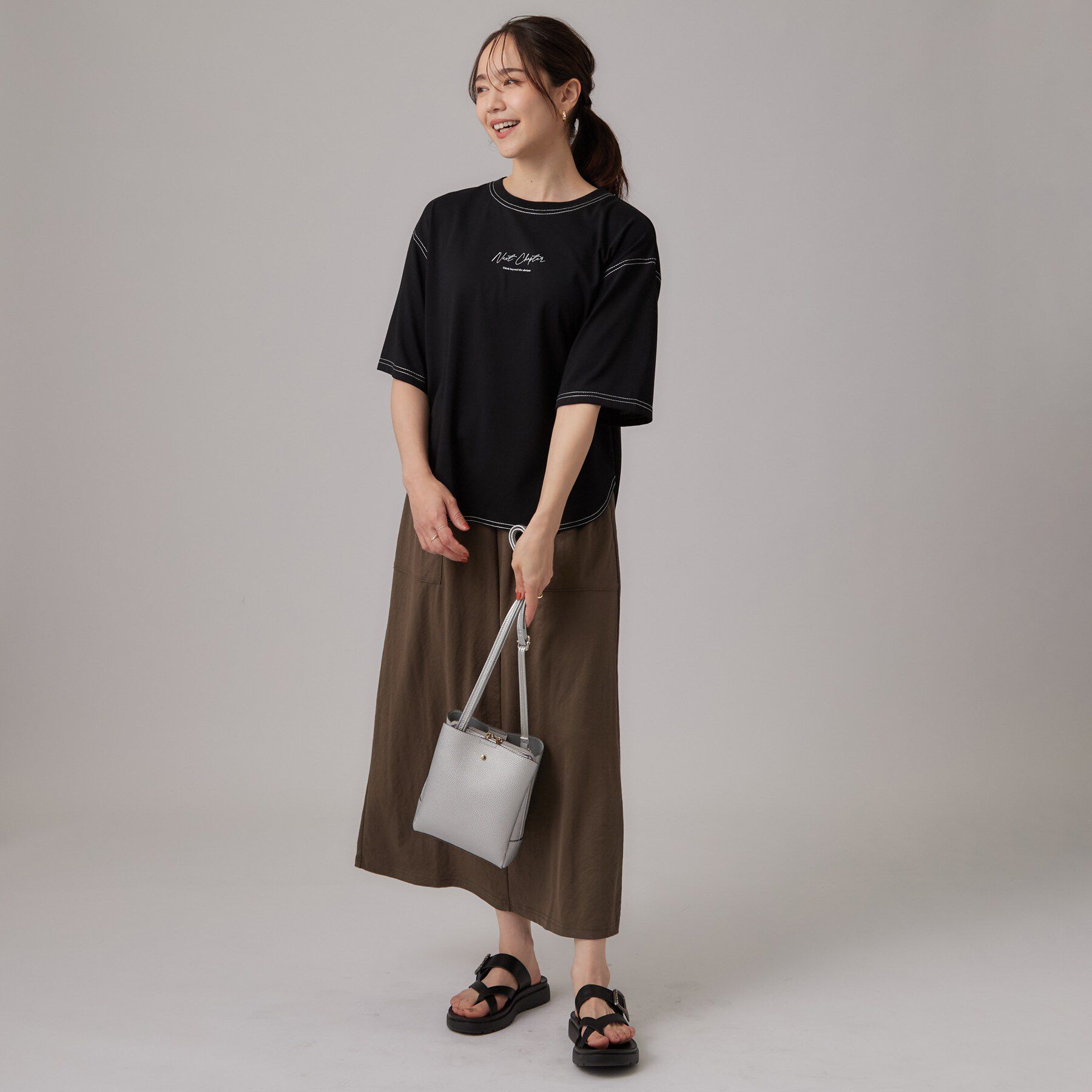 SHOO･LA･RUE「【体型カバー】インせず着られる 配色ステッチロゴTシャツ」|Tシャツ・カットソー|
