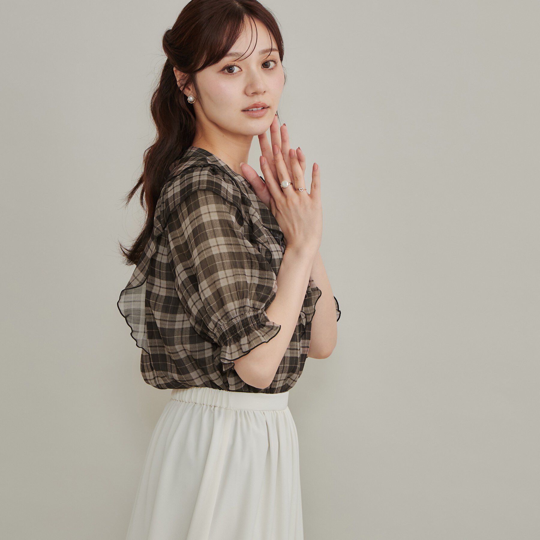 Couture broach「楊柳シフォンで涼しく フリルチェックブラウス」|シャツ・ブラウス|