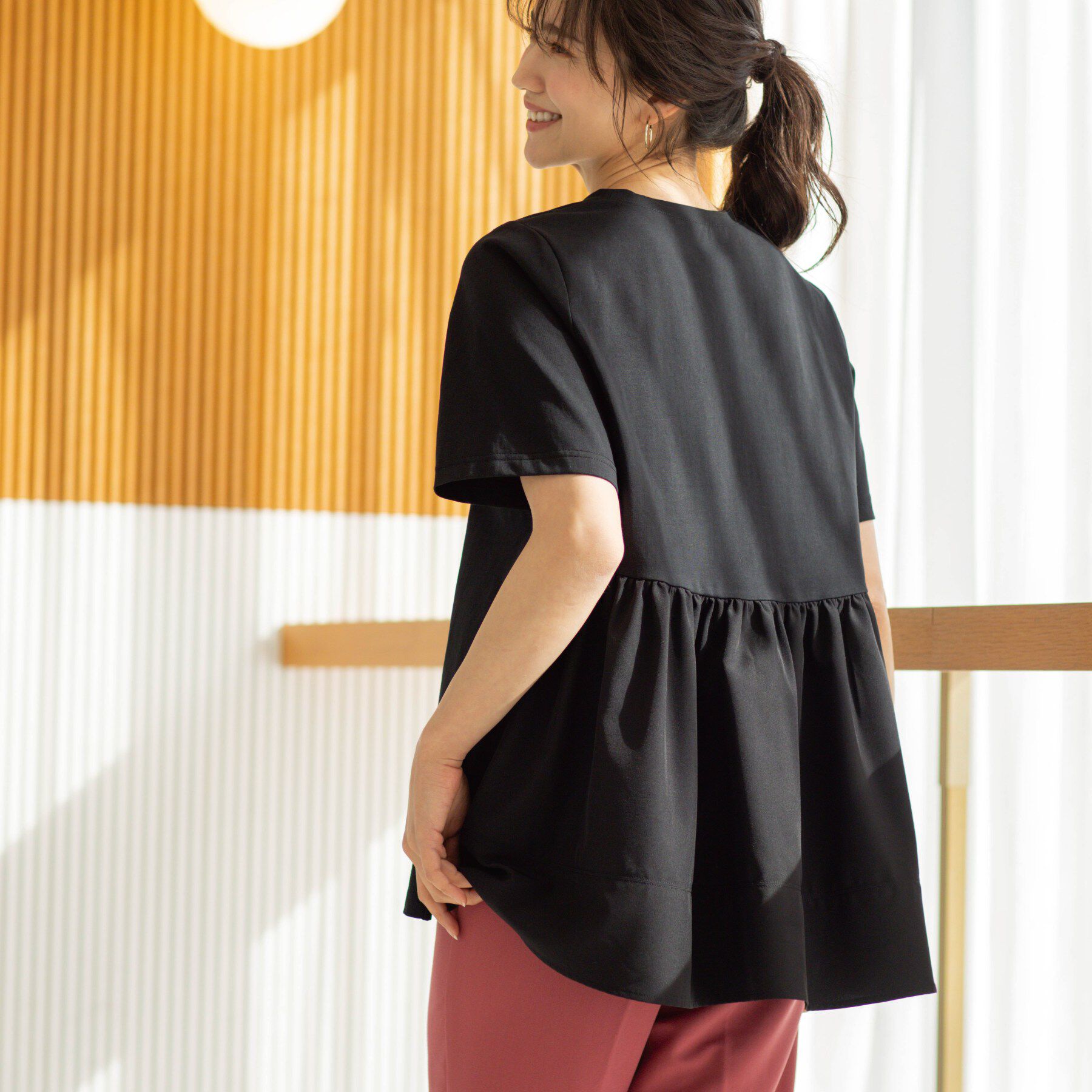 SHOO･LA･RUE「バックギャザーペプラムTシャツ」|Tシャツ・カットソー|ブラック(019)