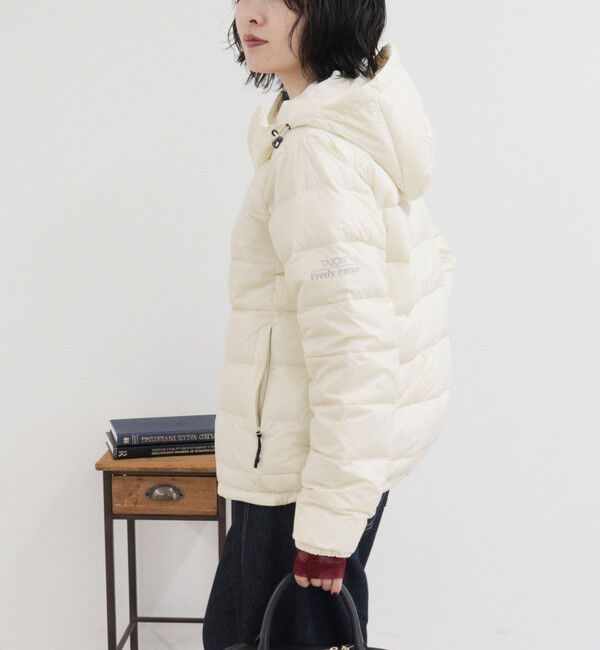 fredy emue「《別注》【TAION/タイオン】LIGHT DOWN HOODIE」|ダウン|