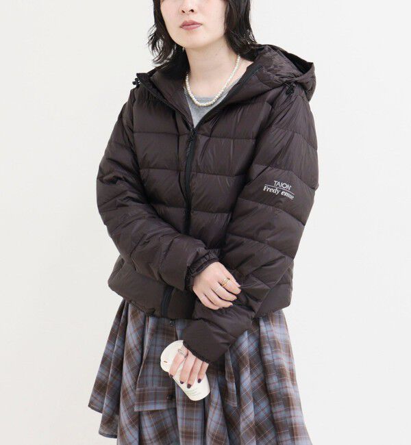 fredy emue「《別注》【TAION/タイオン】LIGHT DOWN HOODIE」|ダウン|ダークブラウン