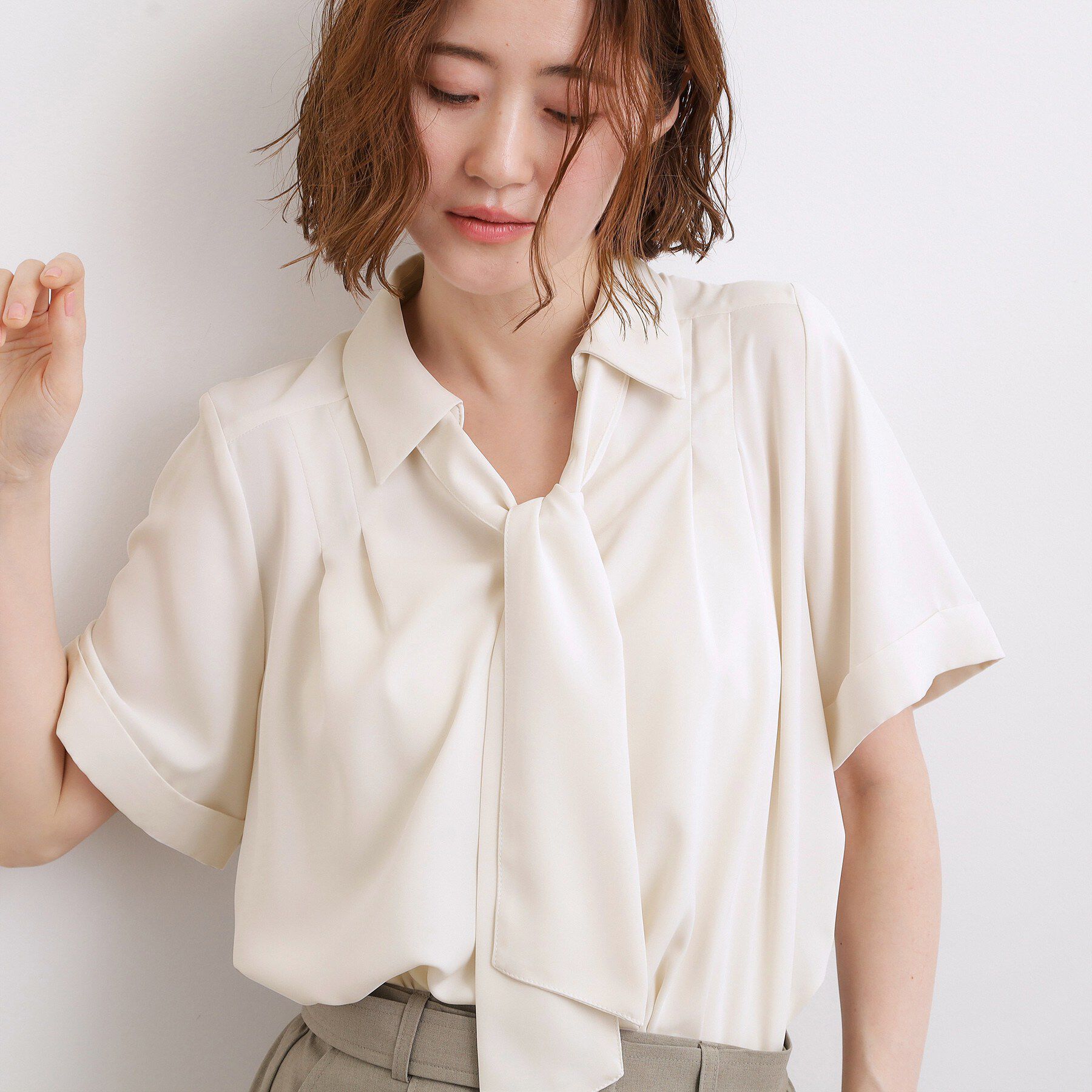 grove「半袖になって再登場！【洗える】チャーム付きマルチWAYボウタイブラウス」|シャツ・ブラウス|