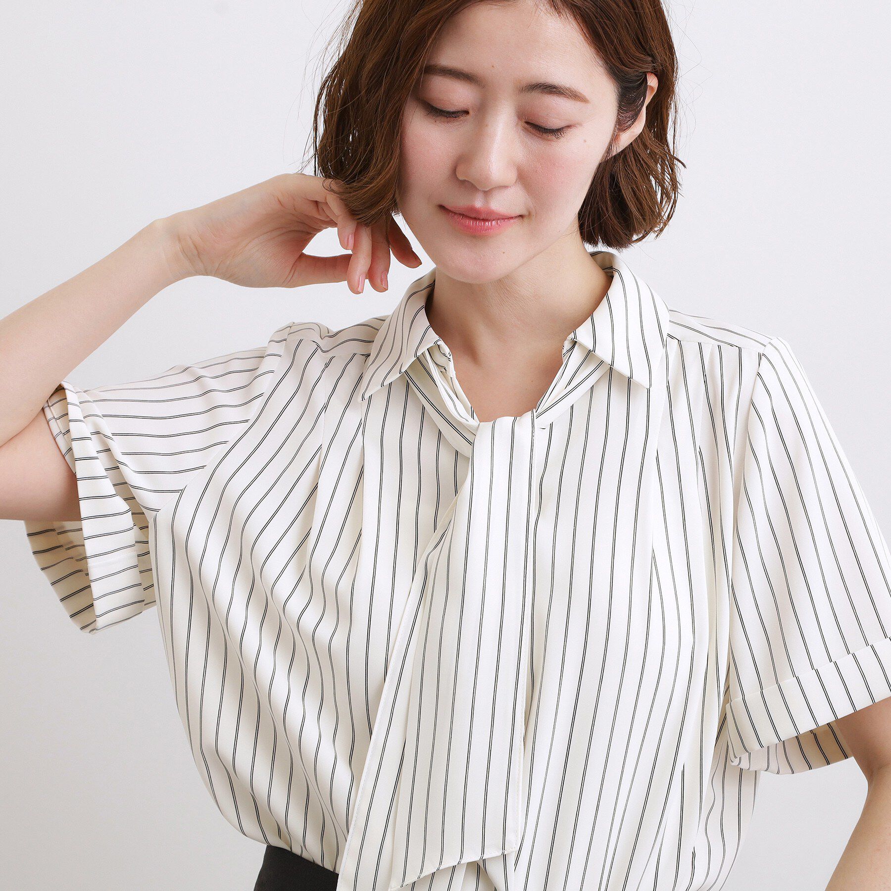 grove「半袖になって再登場！【洗える】チャーム付きマルチWAYボウタイブラウス」|シャツ・ブラウス|