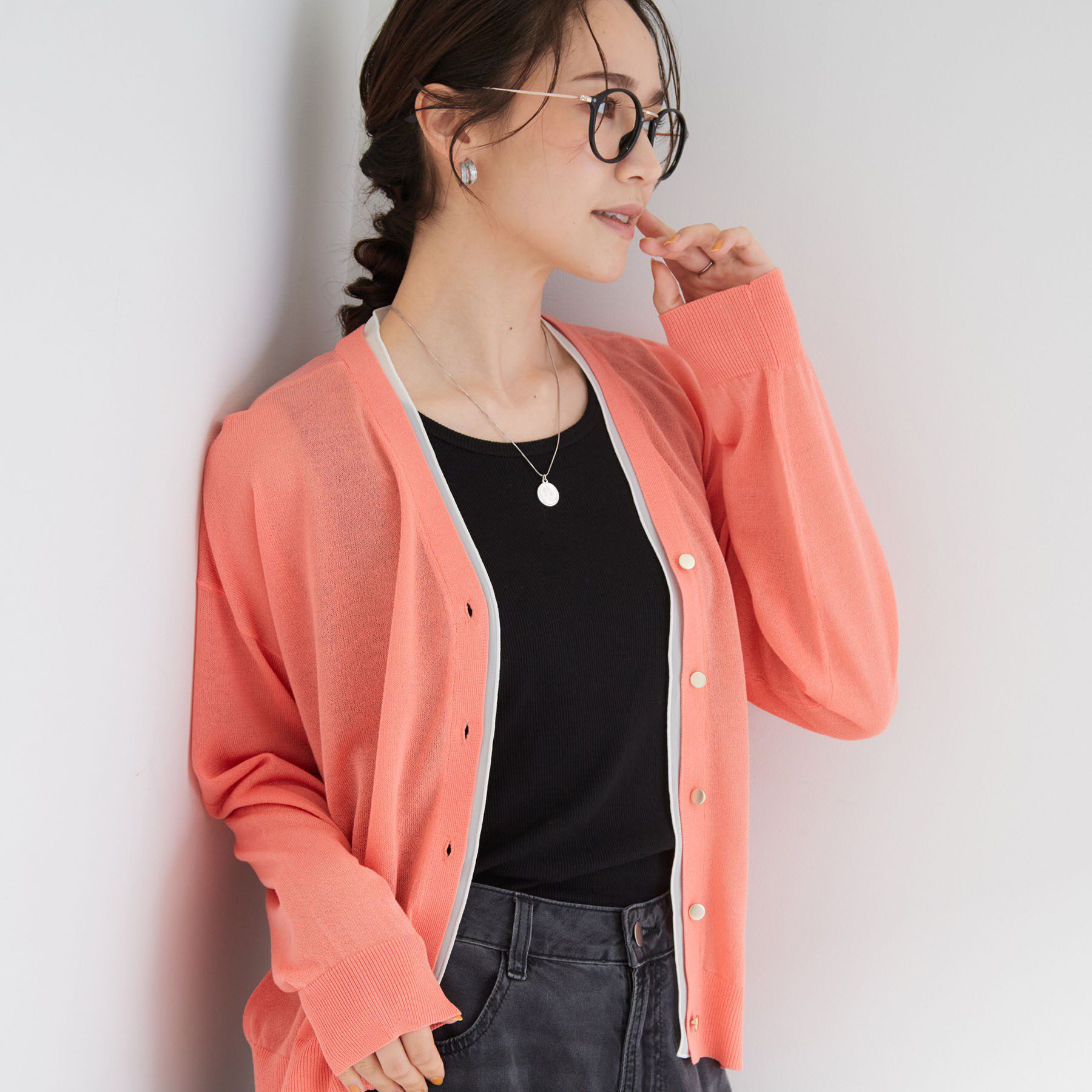 SHOO･LA･RUE「【洗濯機可/S-LL】配色シフォン襟でサマ見え 上品シアーカーディガン」|カーディガン|オレンジ(567)