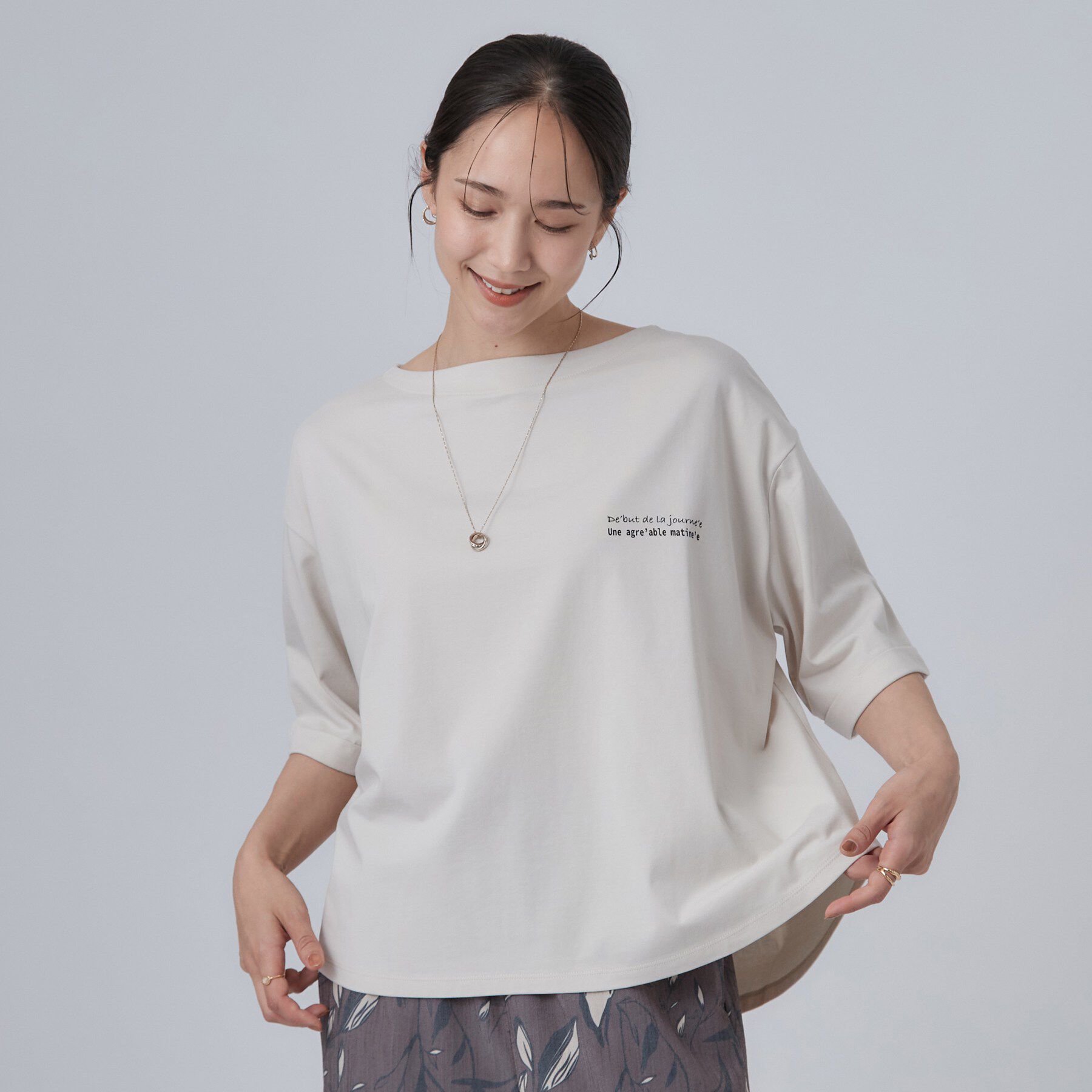 SHOO･LA･RUE「【ひんやり/体型カバー】首元すっきり ゆるバックギャザーTシャツ」|Tシャツ・カットソー|