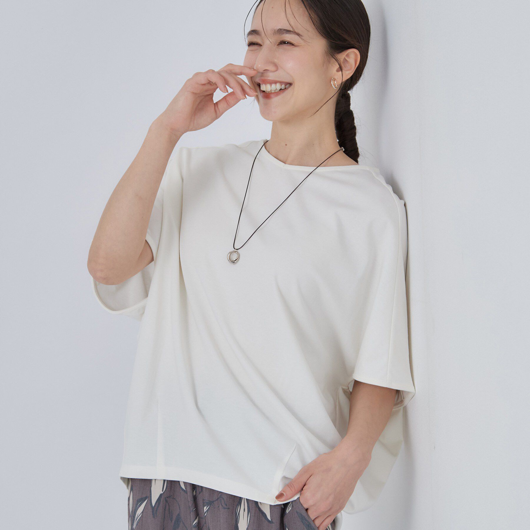 SHOO･LA･RUE「【ひんやり/体型カバー】インせず着られる 上品見えのドルマントップス」|Tシャツ・カットソー|ホワイト(001)