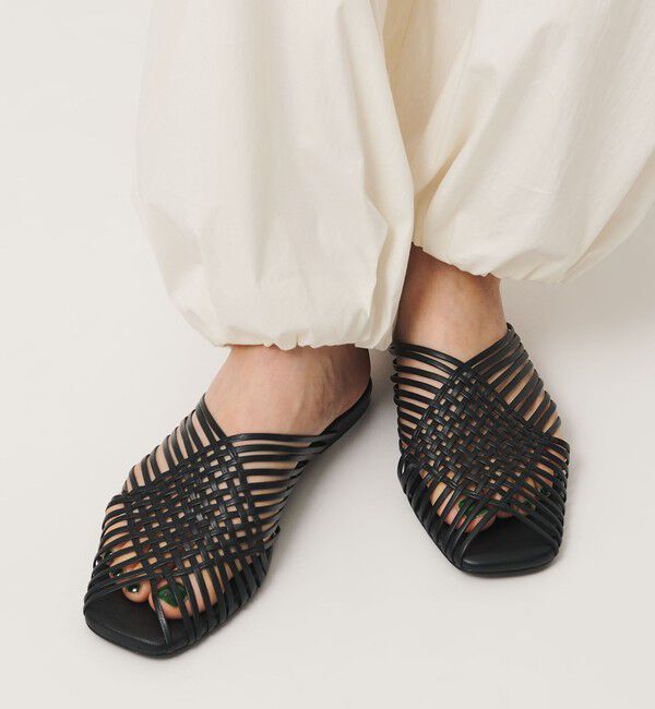 BEAUTY&YOUTH UNITED ARROWS「レザー ラインメッシュ スクエア スライダーサンダル」|サンダル|BLACK
