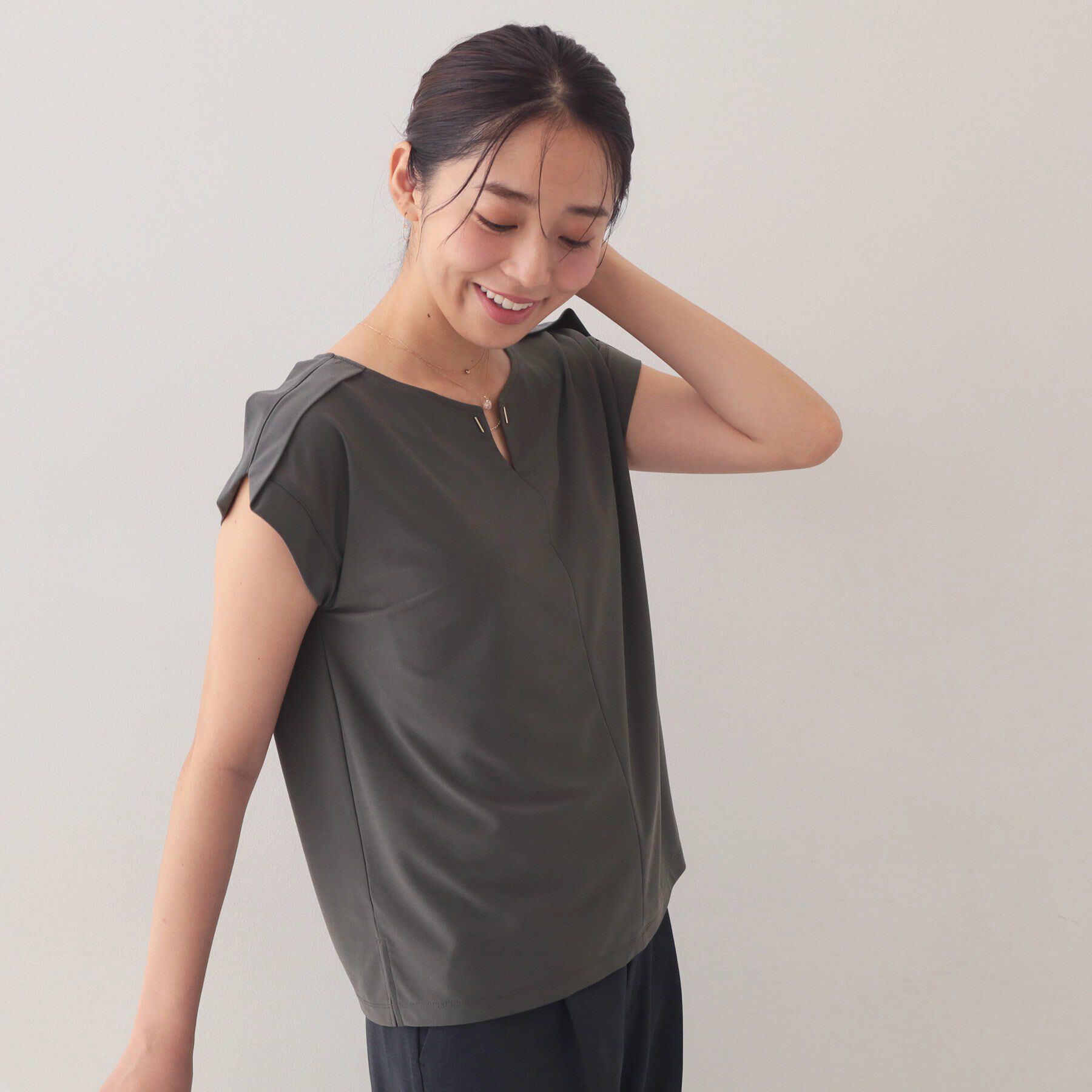 index「【接触冷感】ひんやりキーネックフレンチトップス《洗濯機OK》」|Tシャツ・カットソー|