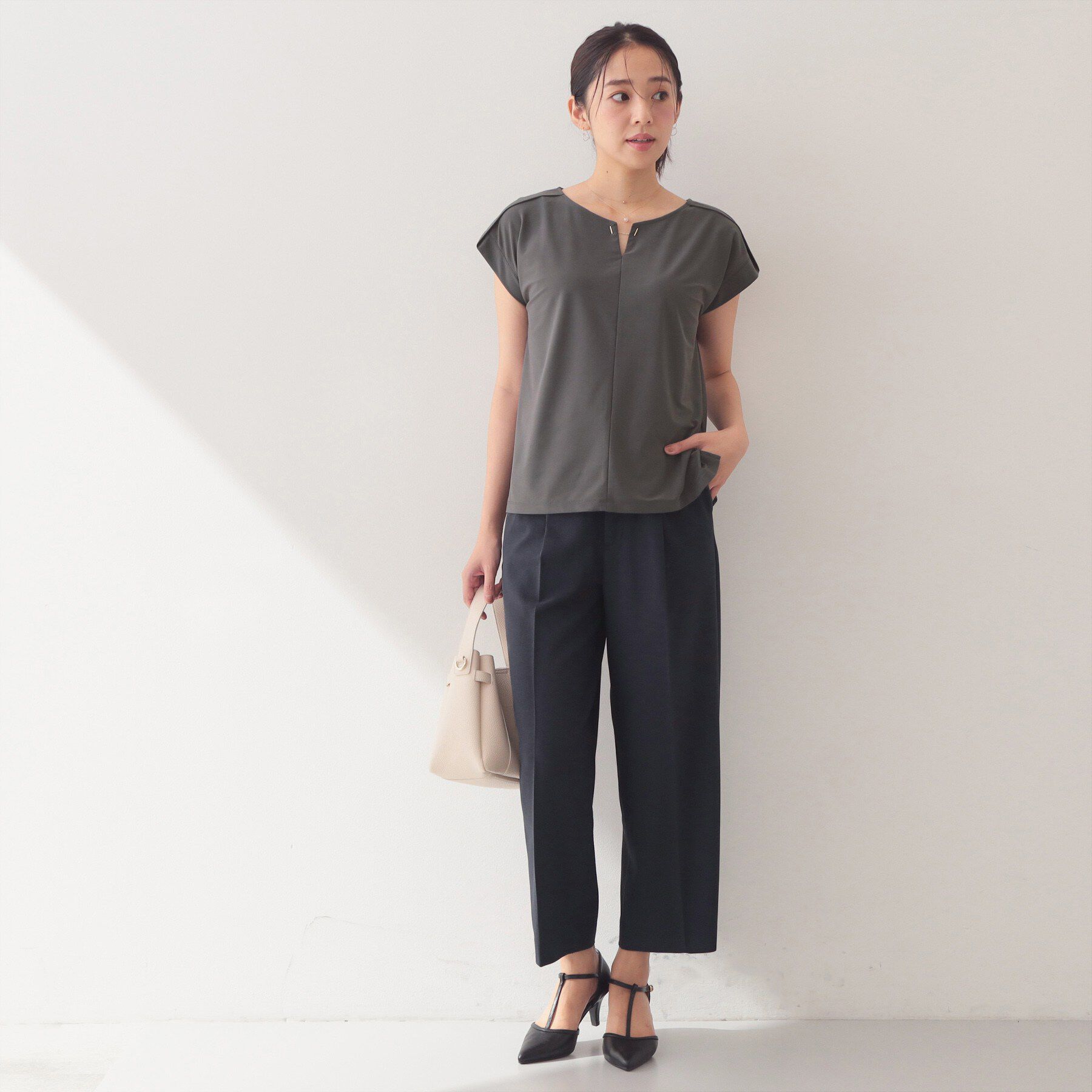index「【接触冷感】ひんやりキーネックフレンチトップス《洗濯機OK》」|Tシャツ・カットソー|