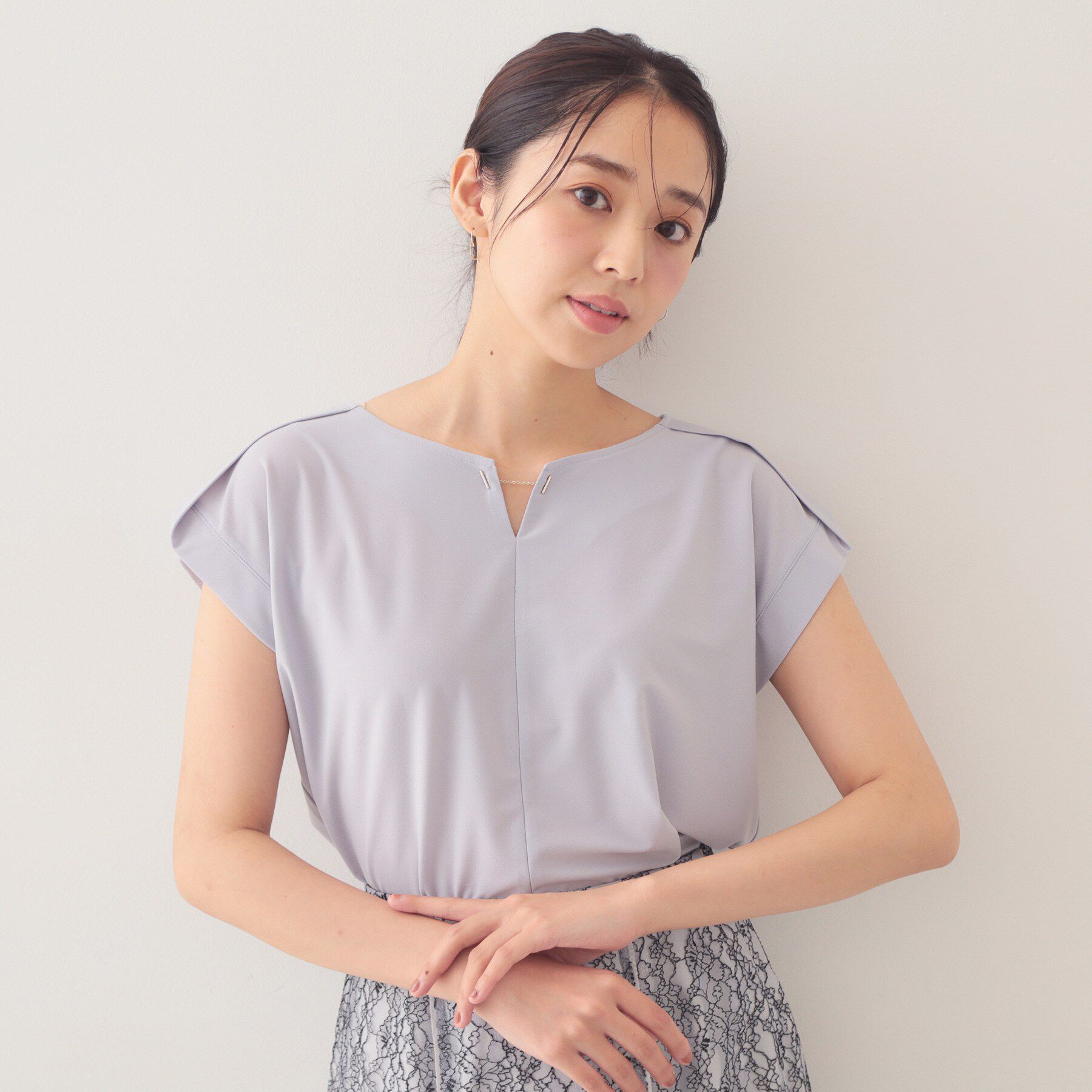 index「【接触冷感】ひんやりキーネックフレンチトップス《洗濯機OK》」|Tシャツ・カットソー|