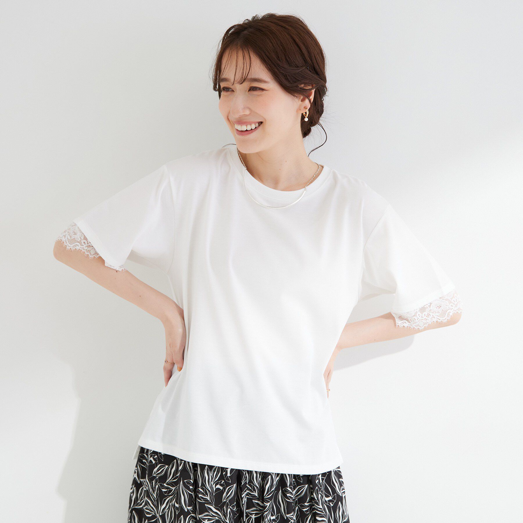 SHOO･LA･RUE「【ひんやり/UV/S-LL】柄アソート お袖レースが旬顔 上品に決まる大人Tシャツ」|Tシャツ・カットソー|