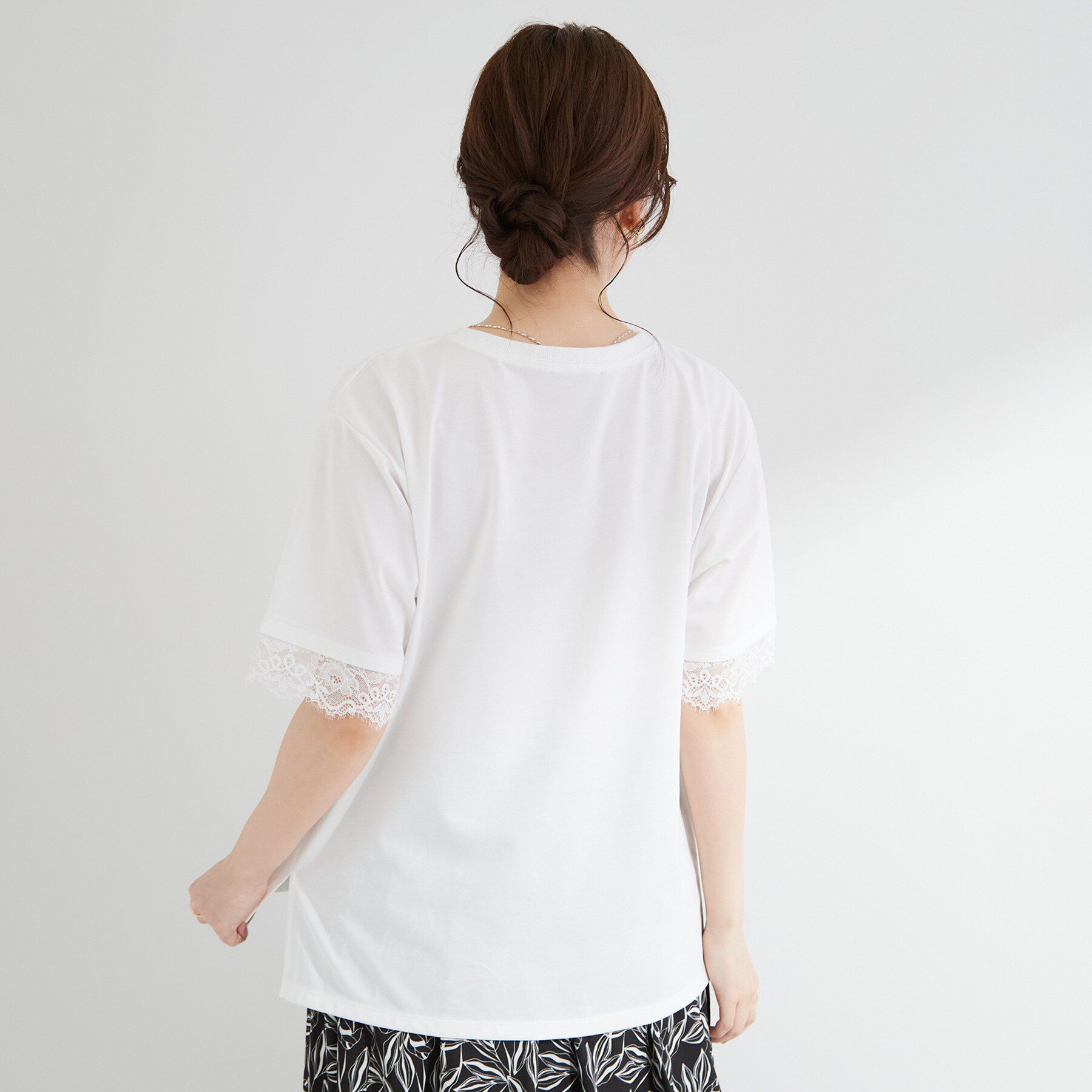 SHOO･LA･RUE「【ひんやり/UV/S-LL】柄アソート お袖レースが旬顔 上品に決まる大人Tシャツ」|Tシャツ・カットソー|
