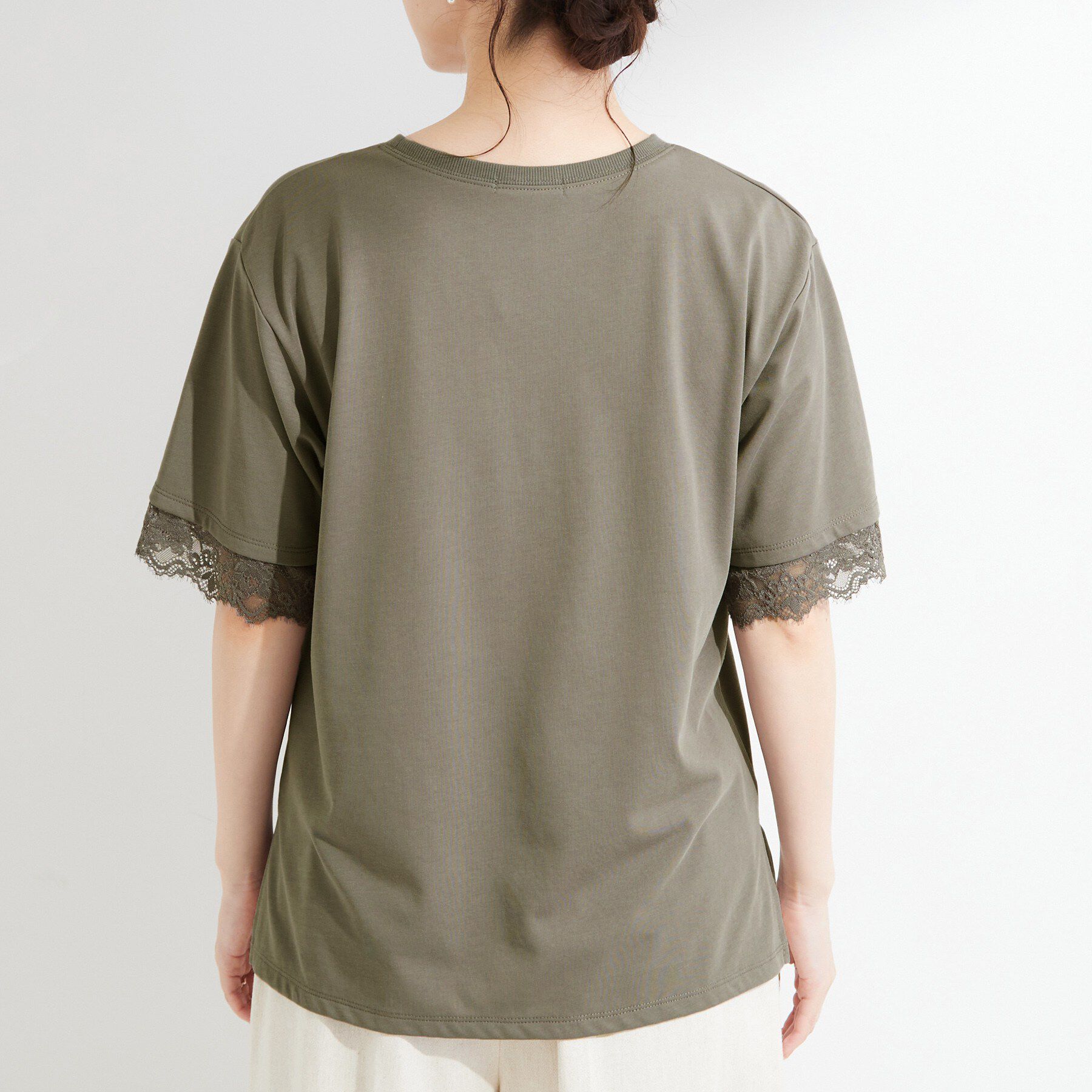SHOO･LA･RUE「【ひんやり/UV/S-LL】柄アソート お袖レースが旬顔 上品に決まる大人Tシャツ」|Tシャツ・カットソー|