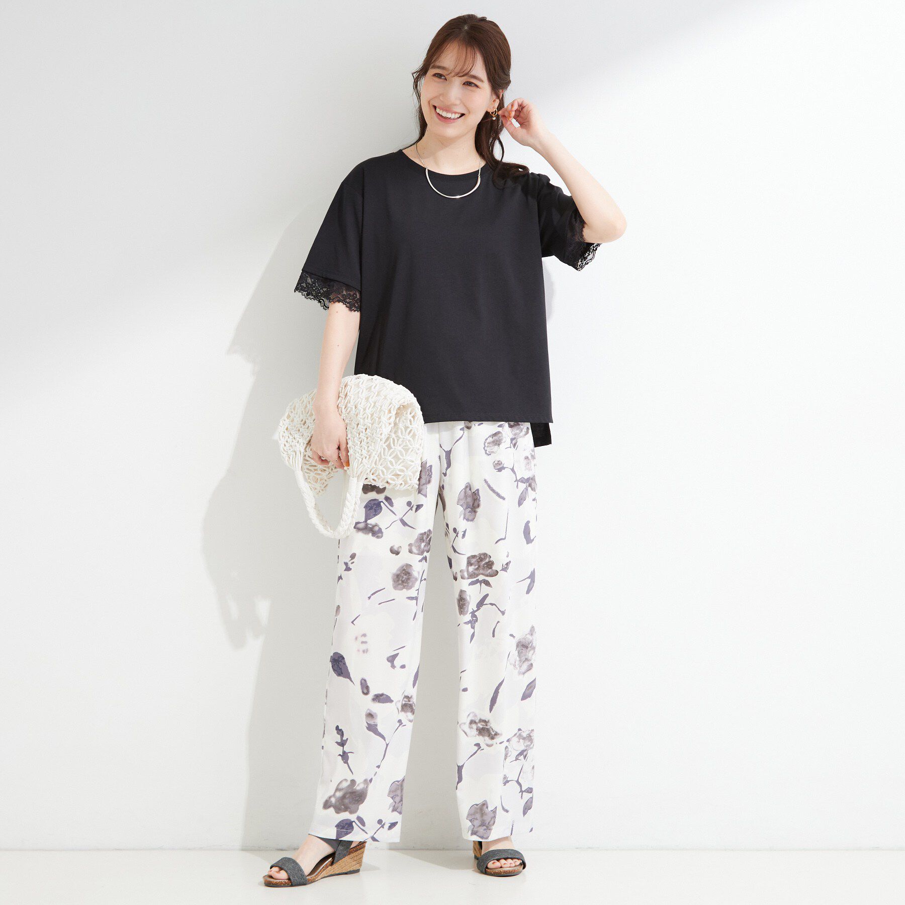 SHOO･LA･RUE「【ひんやり/UV/S-LL】柄アソート お袖レースが旬顔 上品に決まる大人Tシャツ」|Tシャツ・カットソー|